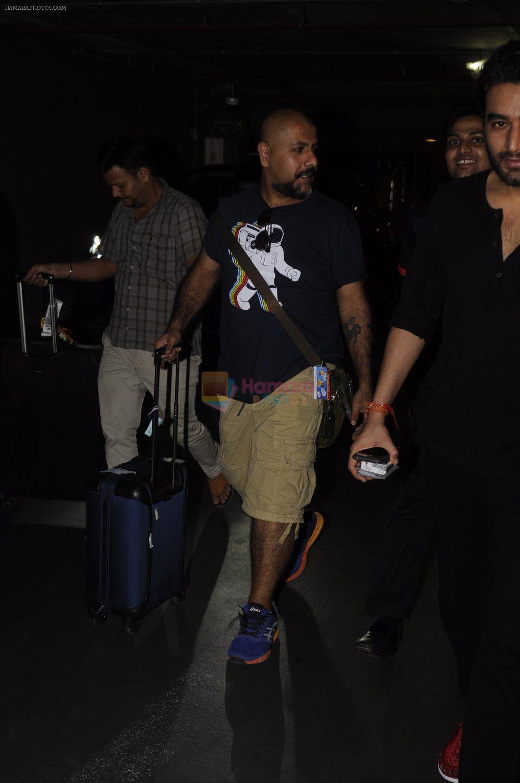 Vishal Dadlani snapped at airport on 20th Oct 2016