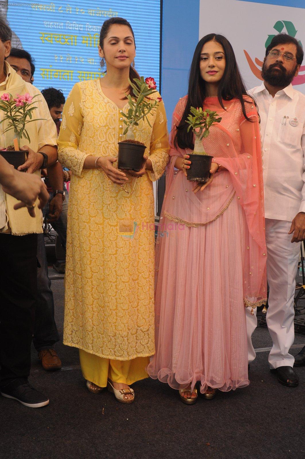 Isha Koppikar, Amrita Rao at Clean Thane event on 23rd Oct 2016
