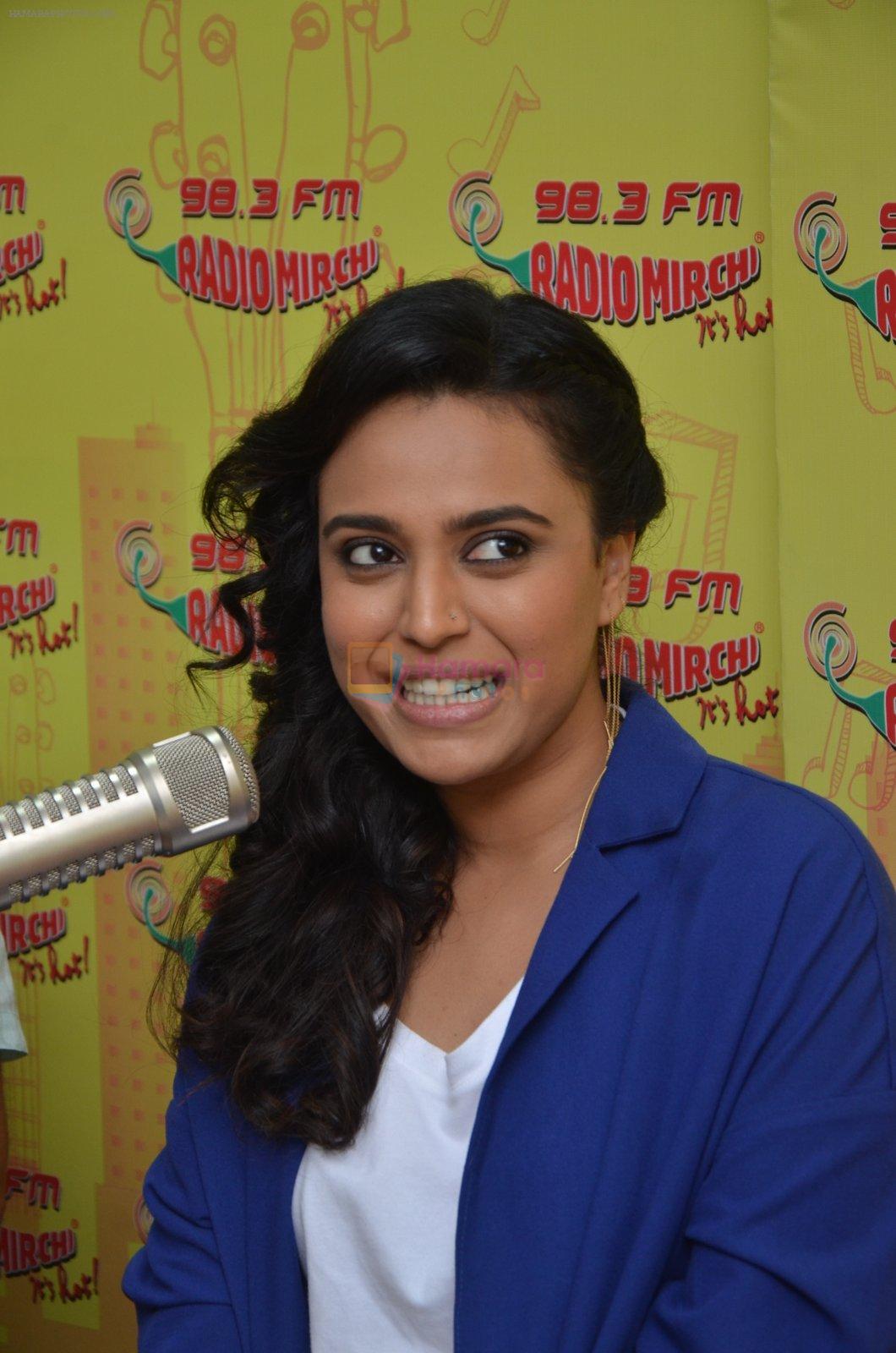 Swara Bhaskar at radio mirchi on 24th Oct 2016
