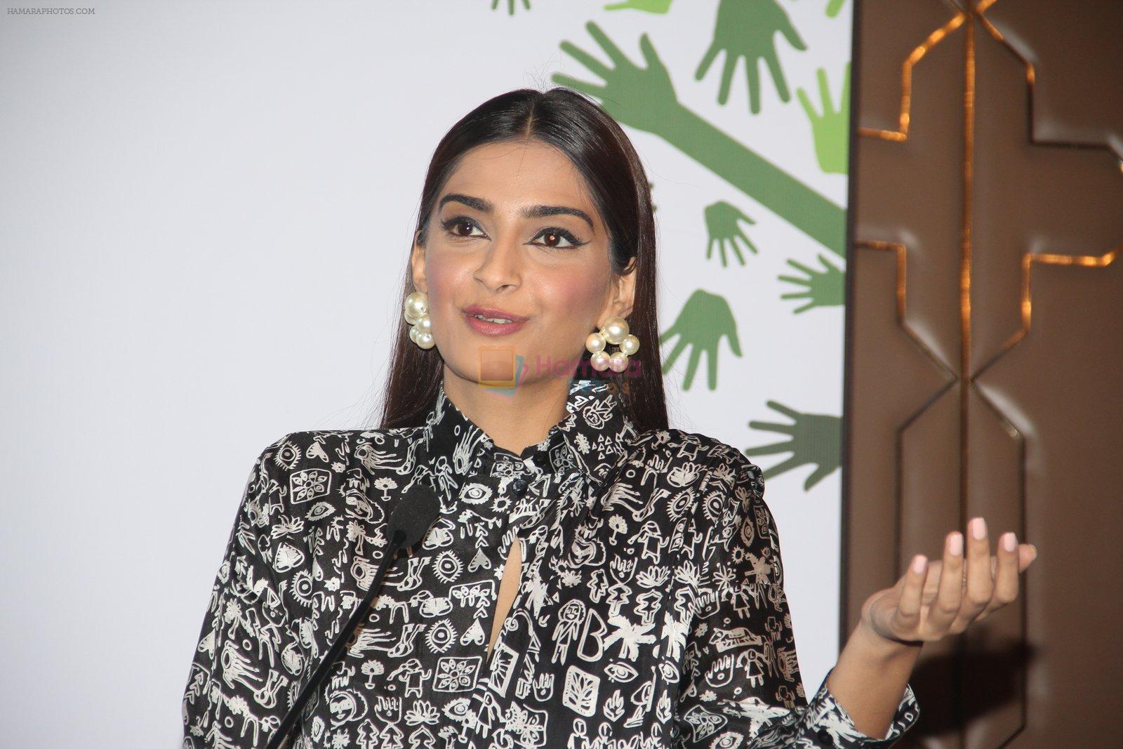 Sonam Kapoor at Fight for Hunger foundation on 25th Oct 2016
