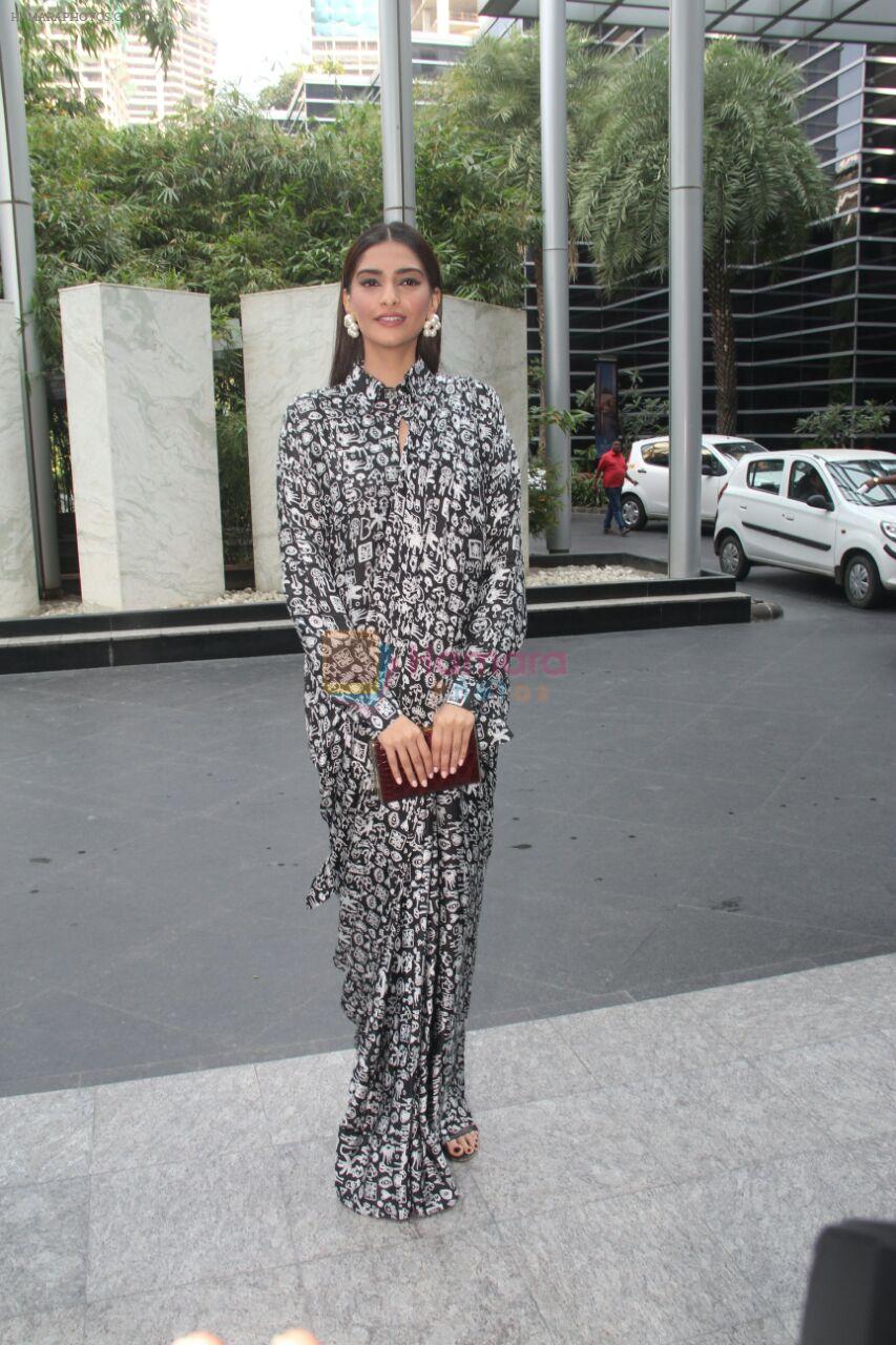 Sonam Kapoor at Fight Hunger Foundation and CF event on 25th Oct 2016