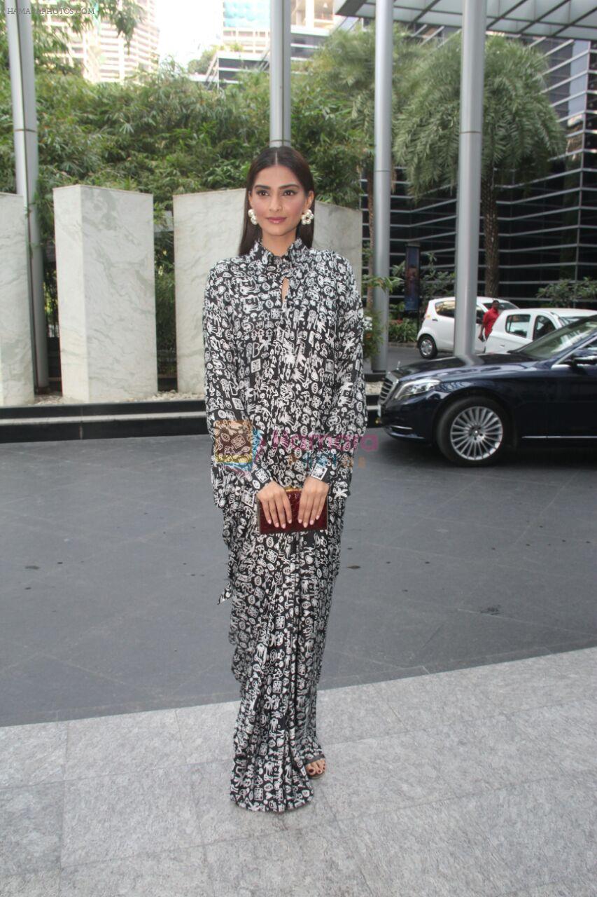Sonam Kapoor at Fight Hunger Foundation and CF event on 25th Oct 2016