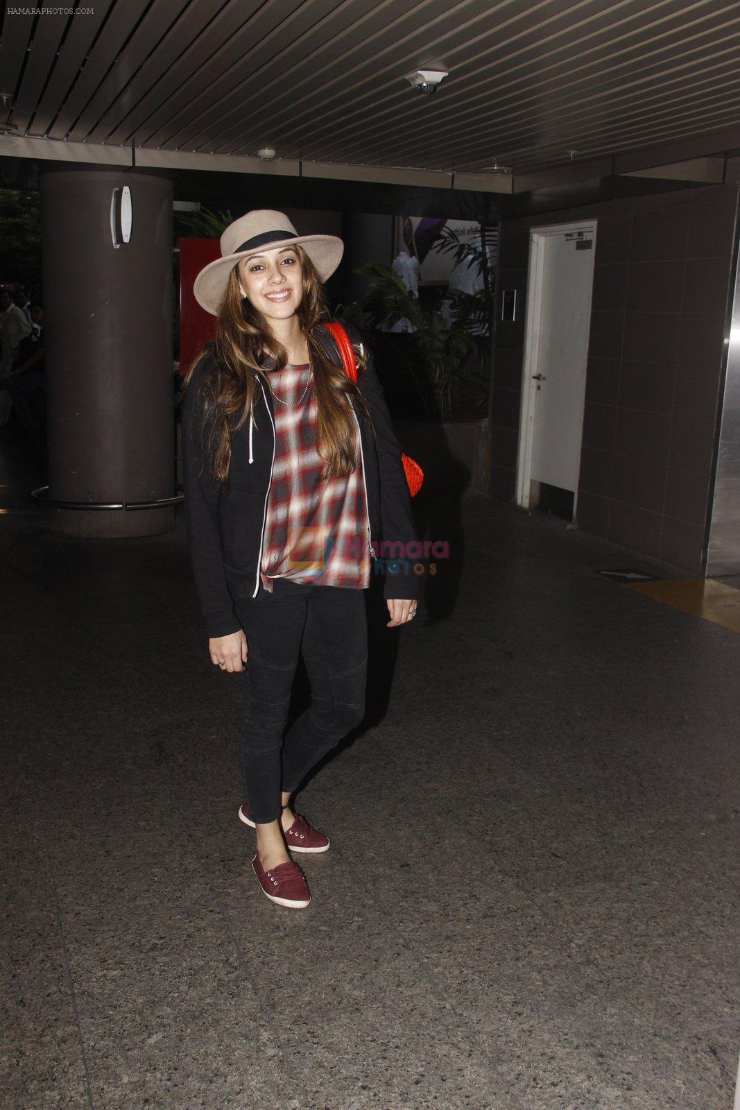 Hazel Keech snapped at airport on 27th Oct 2016