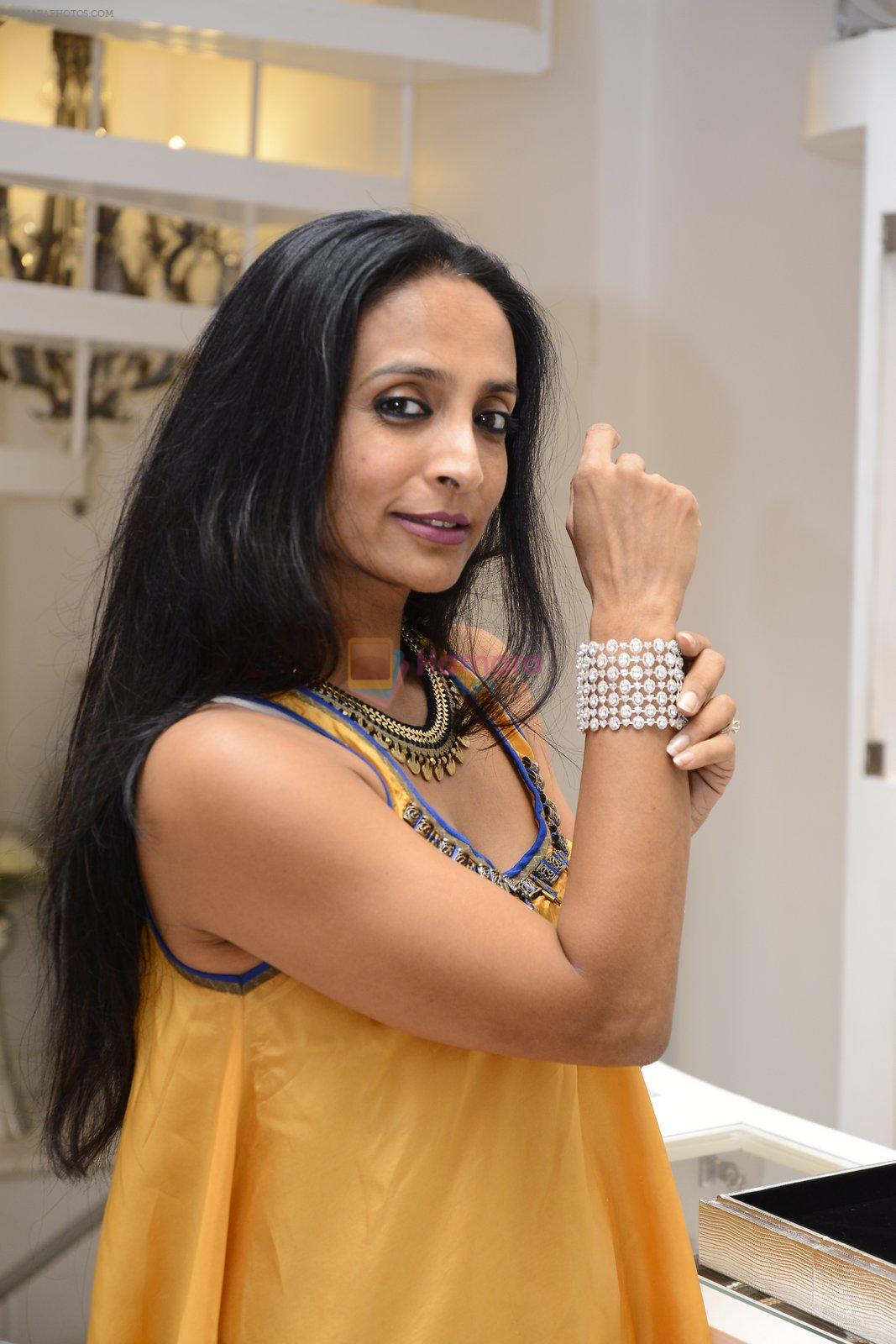 Suchitra Pillai at the launch of a new jewellery line of designer Paulomi Sanghavi in Mumbai on 27th Oct 2016
