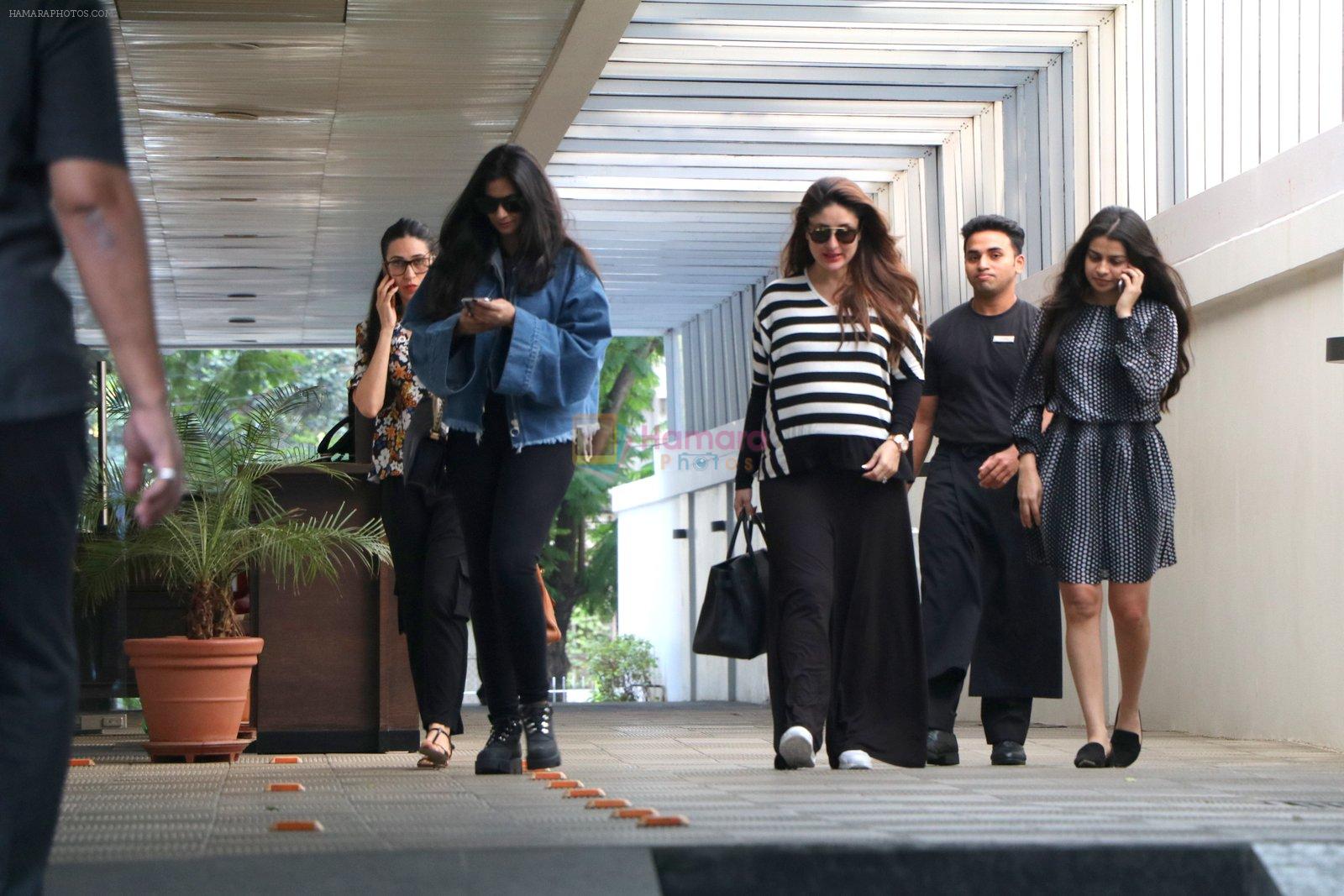 Kareena Kapoor, Karisma Kapoor, Rhea Kapoor snapped post lunch on 26th Oct 2016