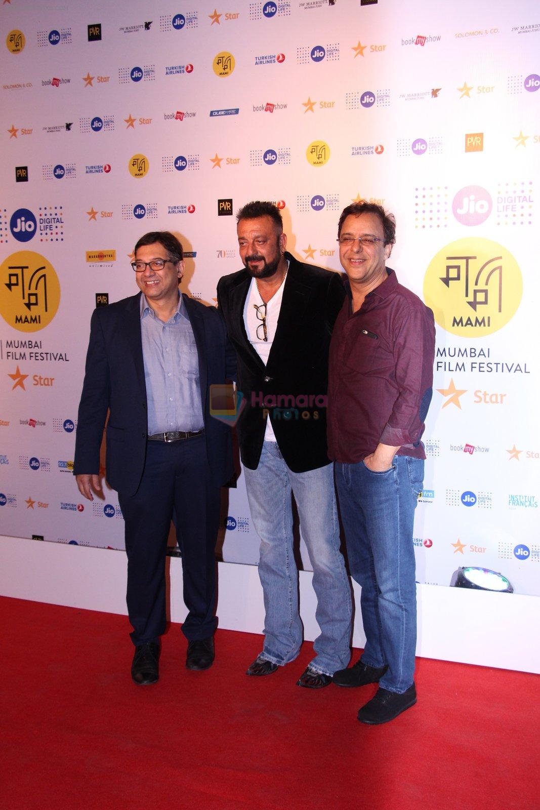 Sanjay Dutt, Vidhu Vinod Chopra at closing ceremony of MAMI Film Festival 2016 on 27th Oct 2016