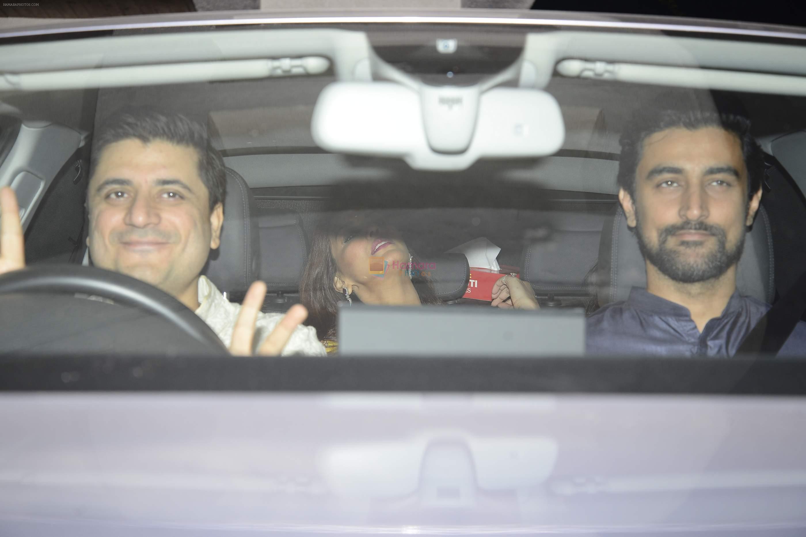 Kunal Kapoor snapped at Sonali Bendre's house on 30th Oct 2016