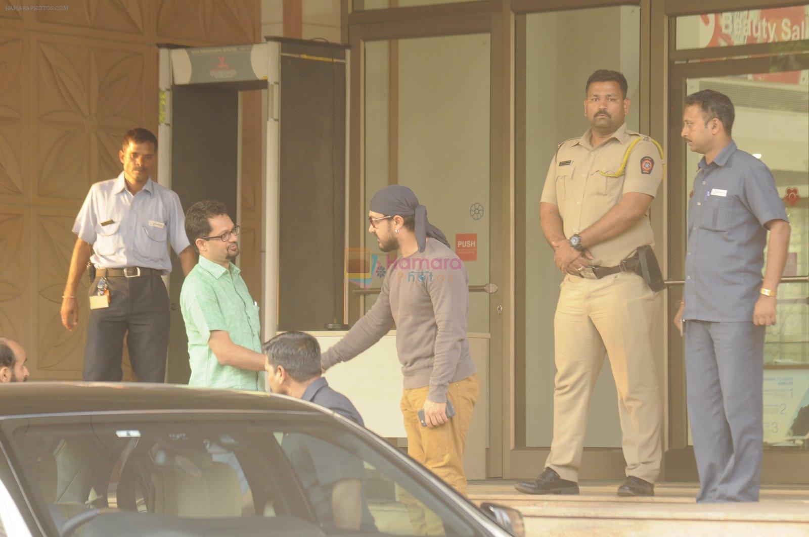 Aamir Khan snapped at Ambani hospital on 29th Oct 2016
