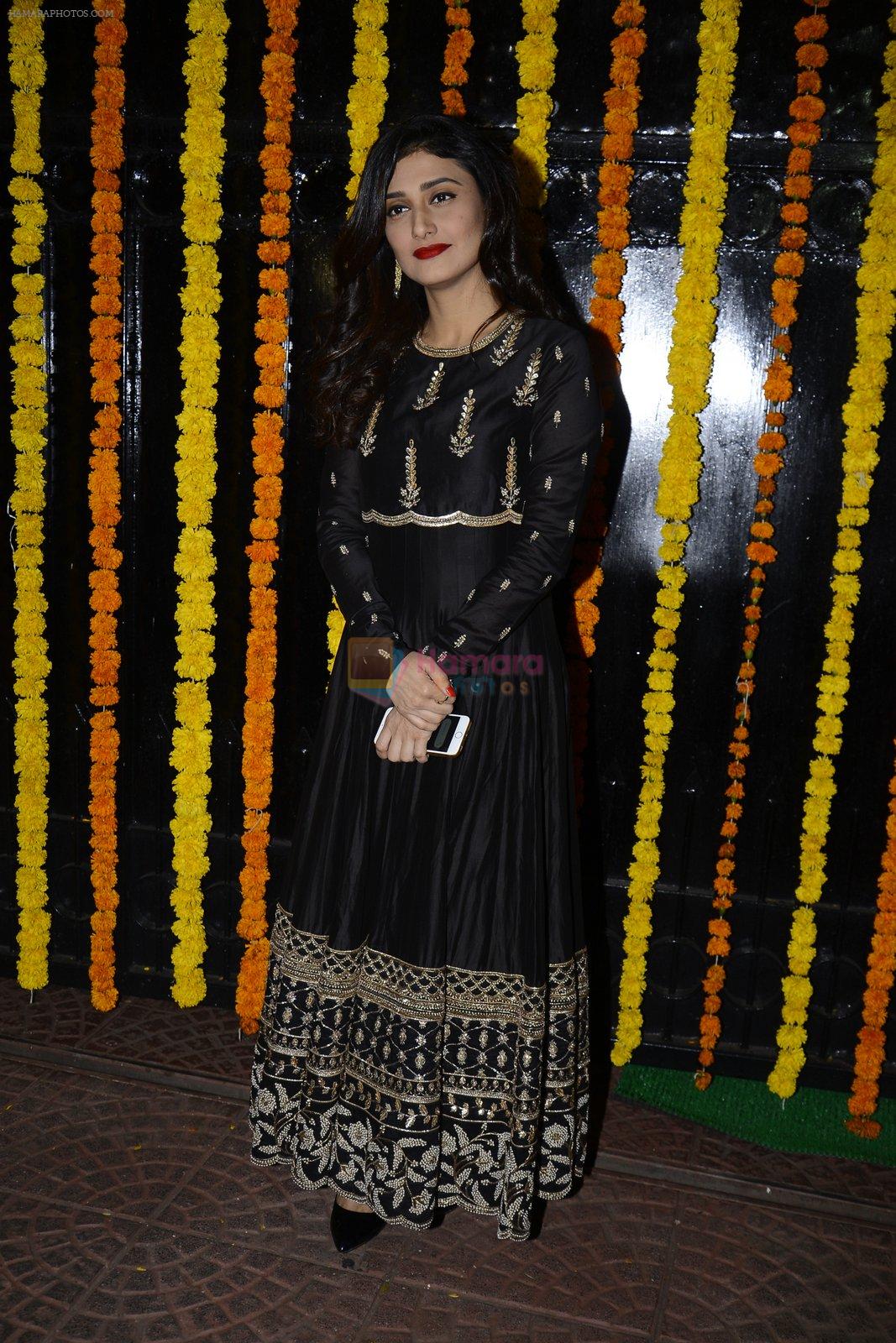 Ragini Khanna at Ekta Kapoor's Diwali bash on 29th Oct 2016