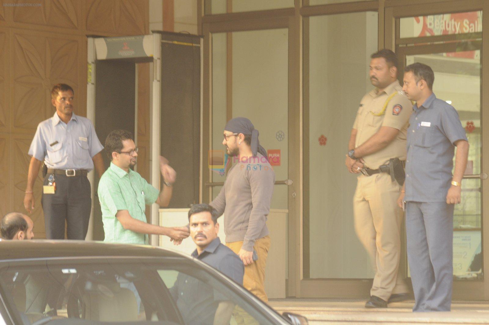 Aamir Khan snapped at Ambani hospital on 29th Oct 2016