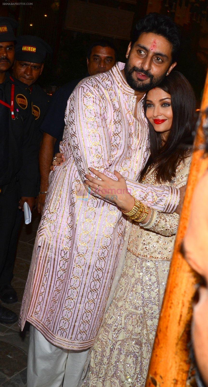 Aishwarya Rai Bachchan, Abhishek Bachchan at BIG B's Diwali bash on 31st Oct 2016