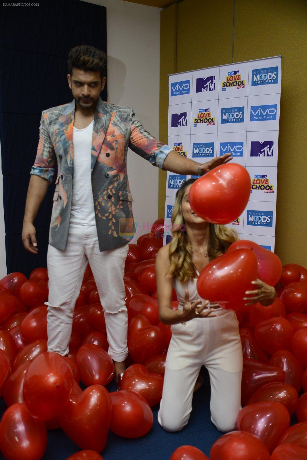 Anusha Dandekar and Karan Kundra at MTV Love school photo shoot on 3rd Nov 2016