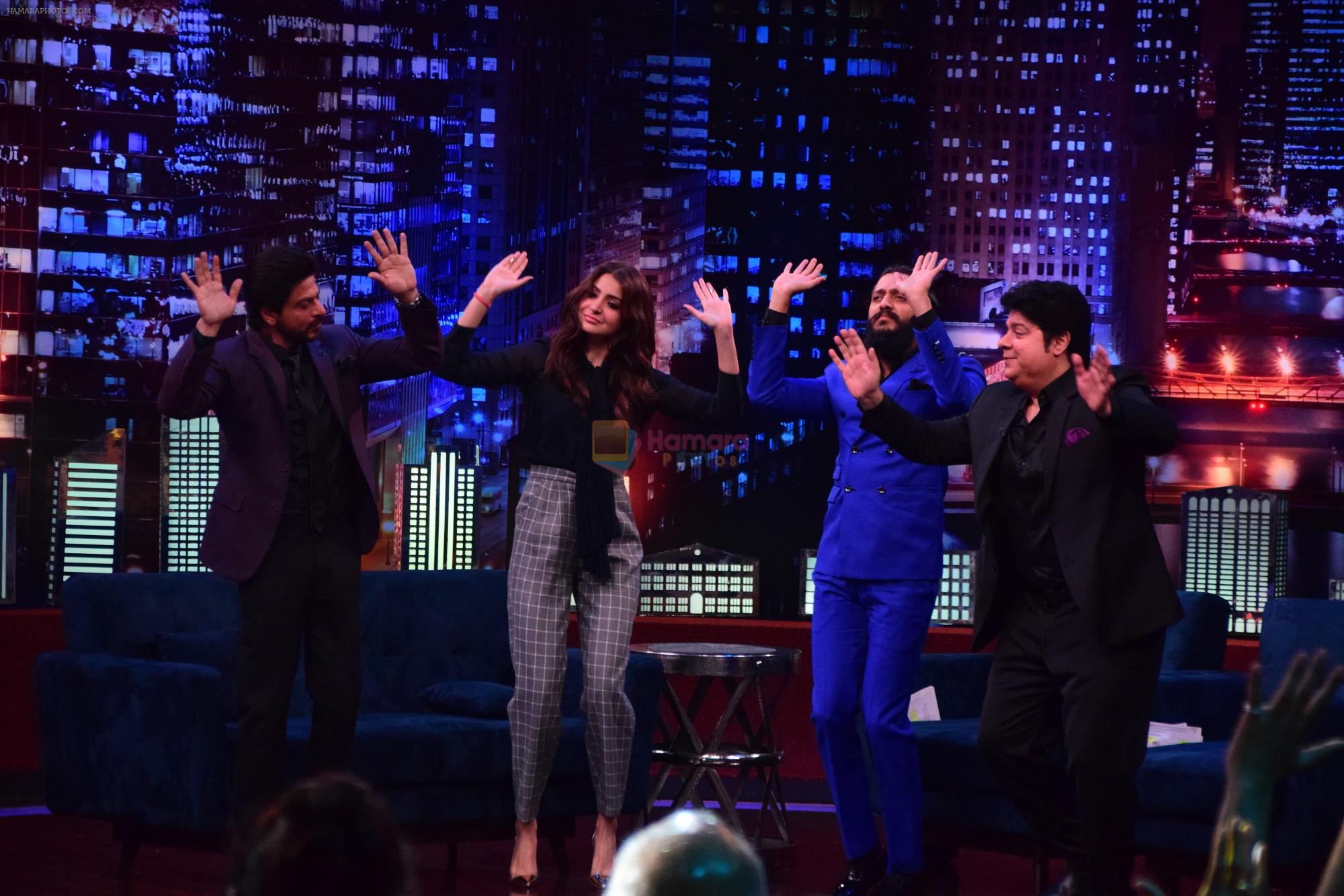 Shah Rukh Khan and Anushka having fun on the sets of Yaarin Ki Baraat