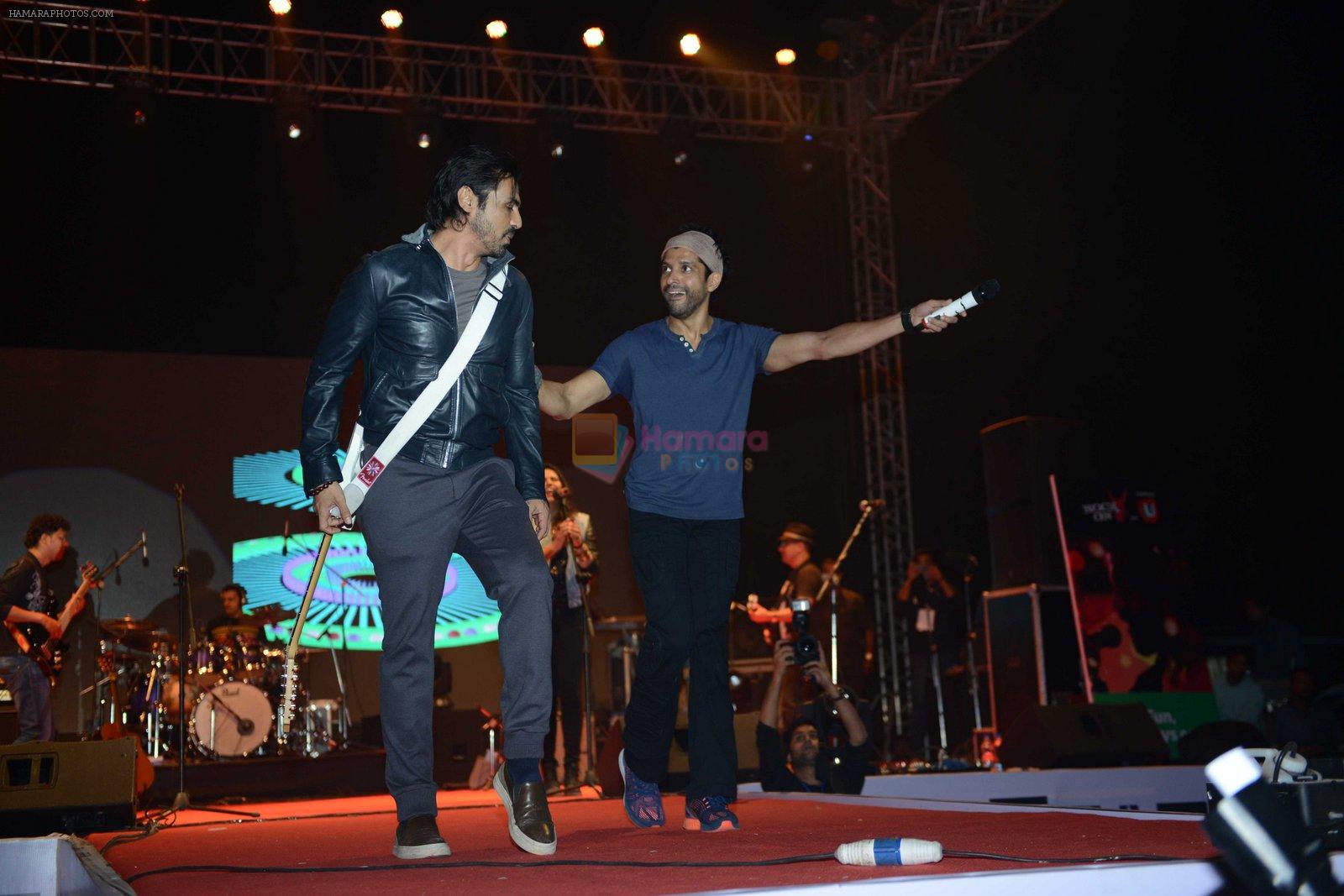 Arjun Rampal, Farhan Akhtar at Rock on 2 concert in Delhi on 8th Nov 2016