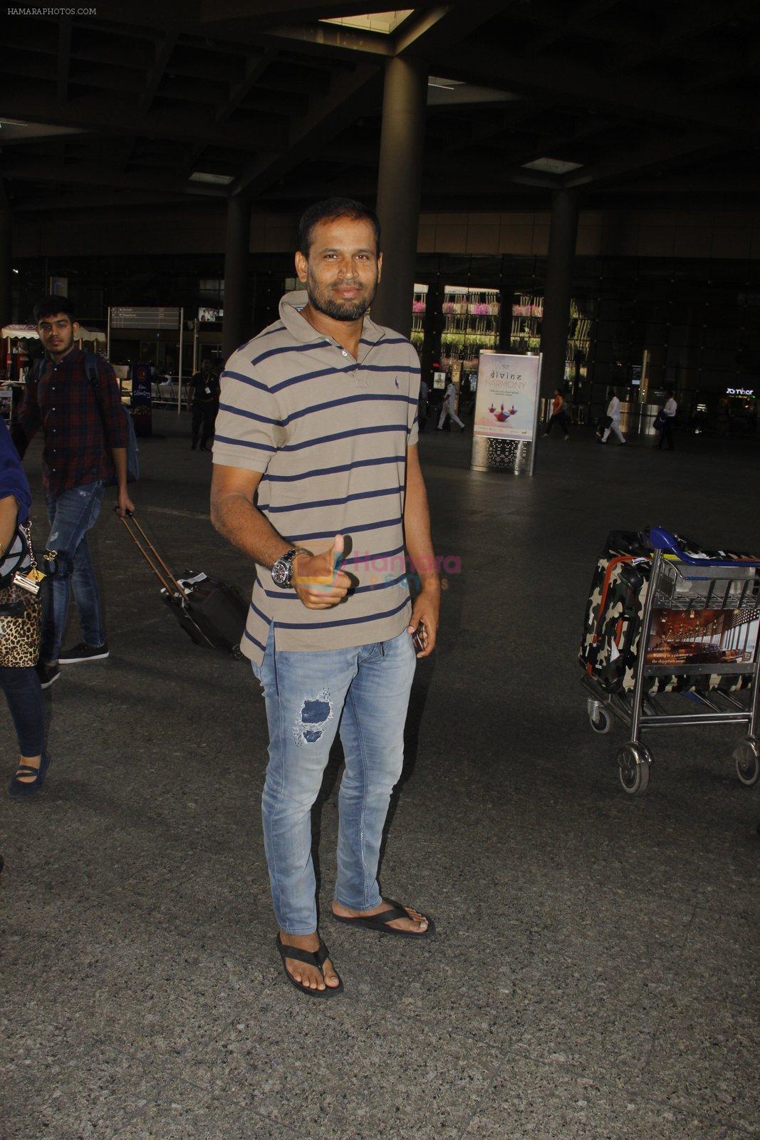 YUsuf Pathan snapped at airport on 8th Nov 2016