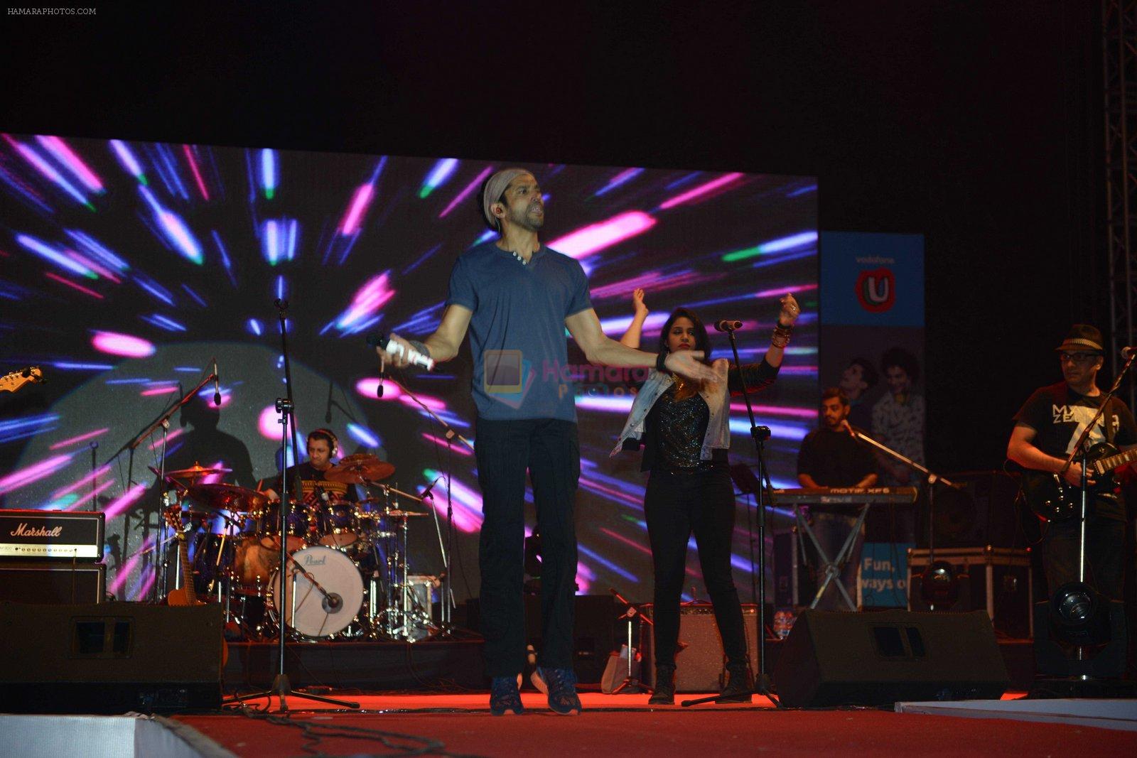 Farhan Akhtar at Rock on 2 concert in Delhi on 8th Nov 2016