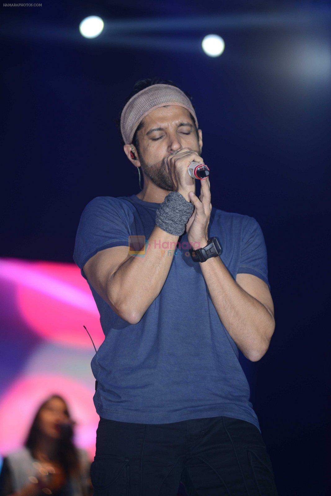 Farhan Akhtar at Rock on 2 concert in Delhi on 8th Nov 2016