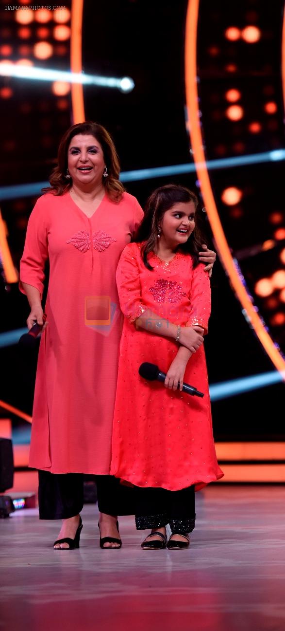 Farah Khan graces the stage of Jhalak Dikhhla Jaa on Childrens day special episode