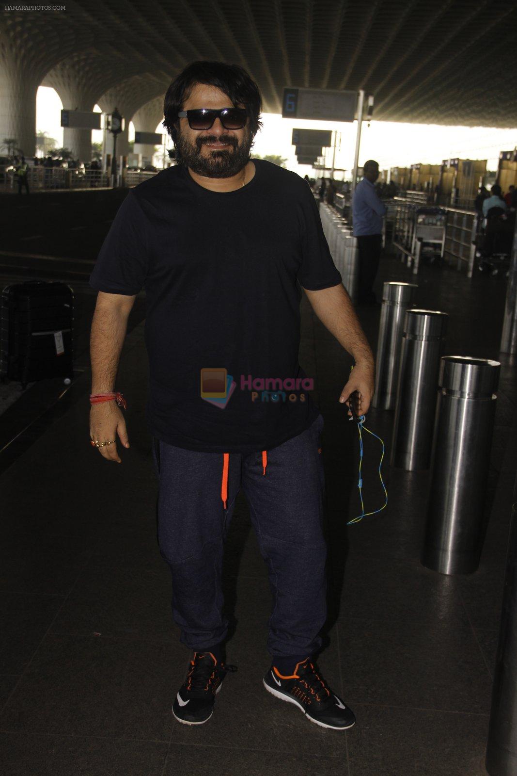 Pritam Chakraborty snapped at airport on 11th Nov 2016