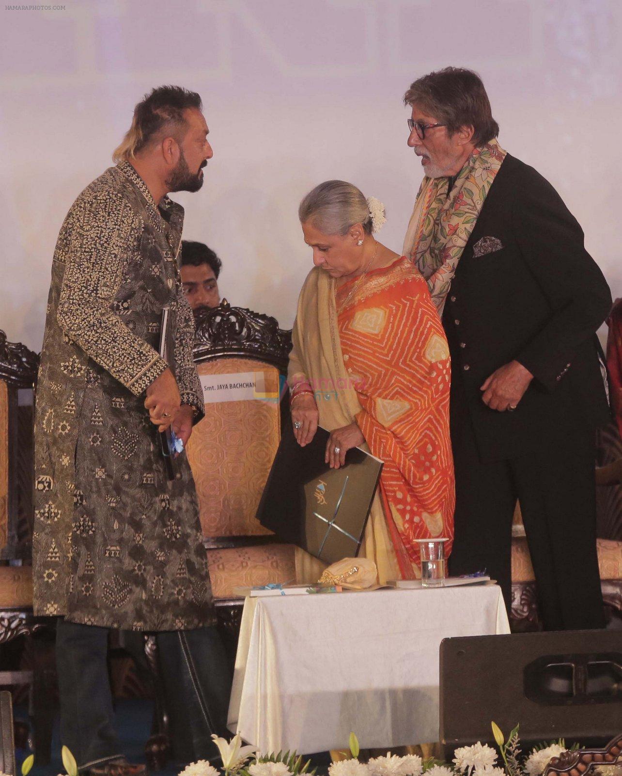 Amitabh Bachchan, Jaya Bachchan, Sanjay Dutt at Kolkata Film festival opening on 11th Nov 2016
