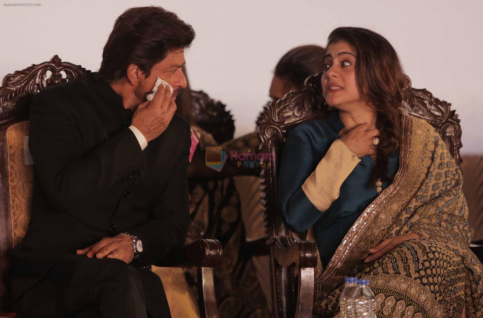 Kajol, Shahrukh Khan at Kolkata Film festival opening on 11th Nov 2016