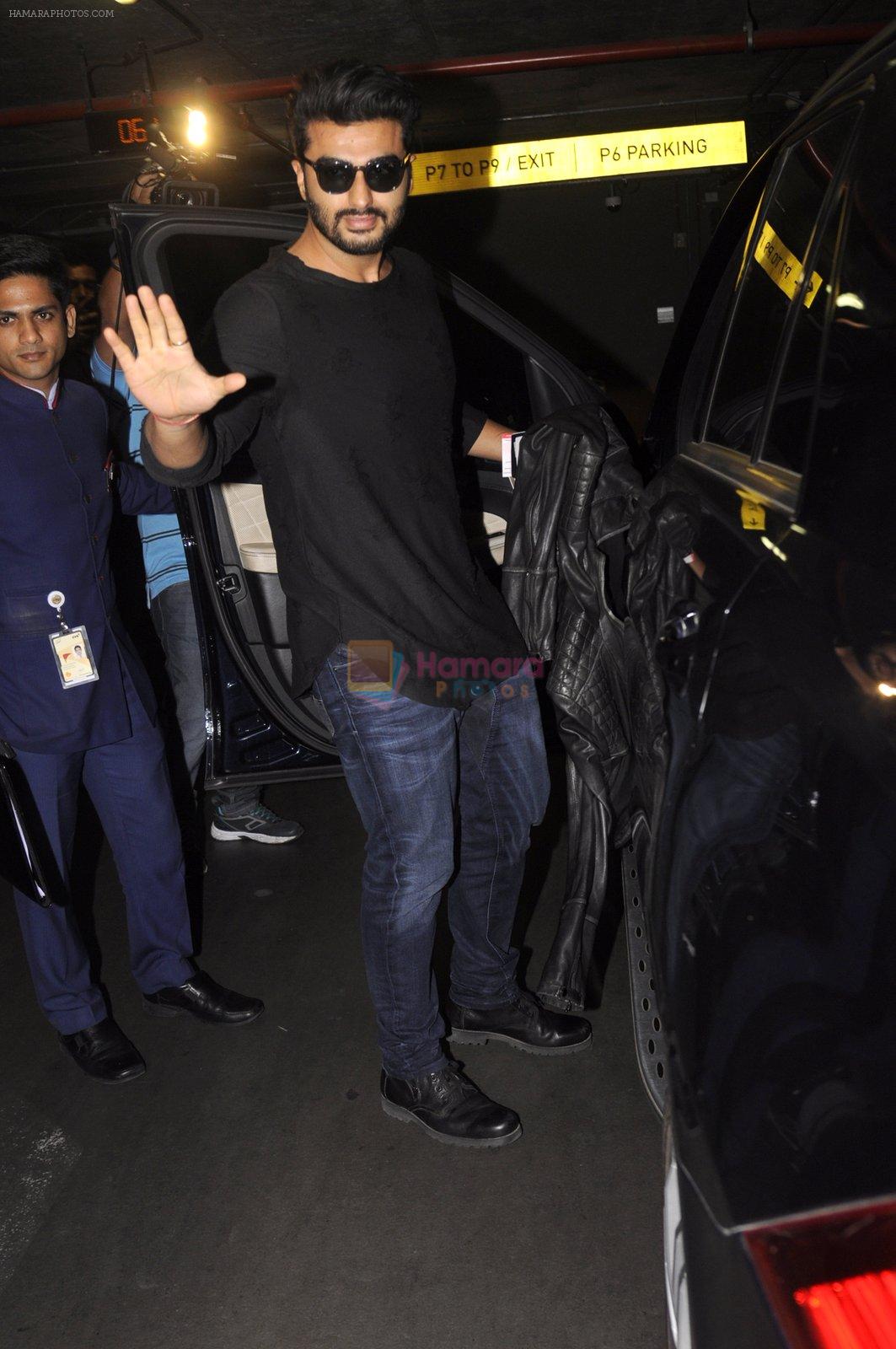 Arjun Kapoor snapped at airport on 11th Nov 2016