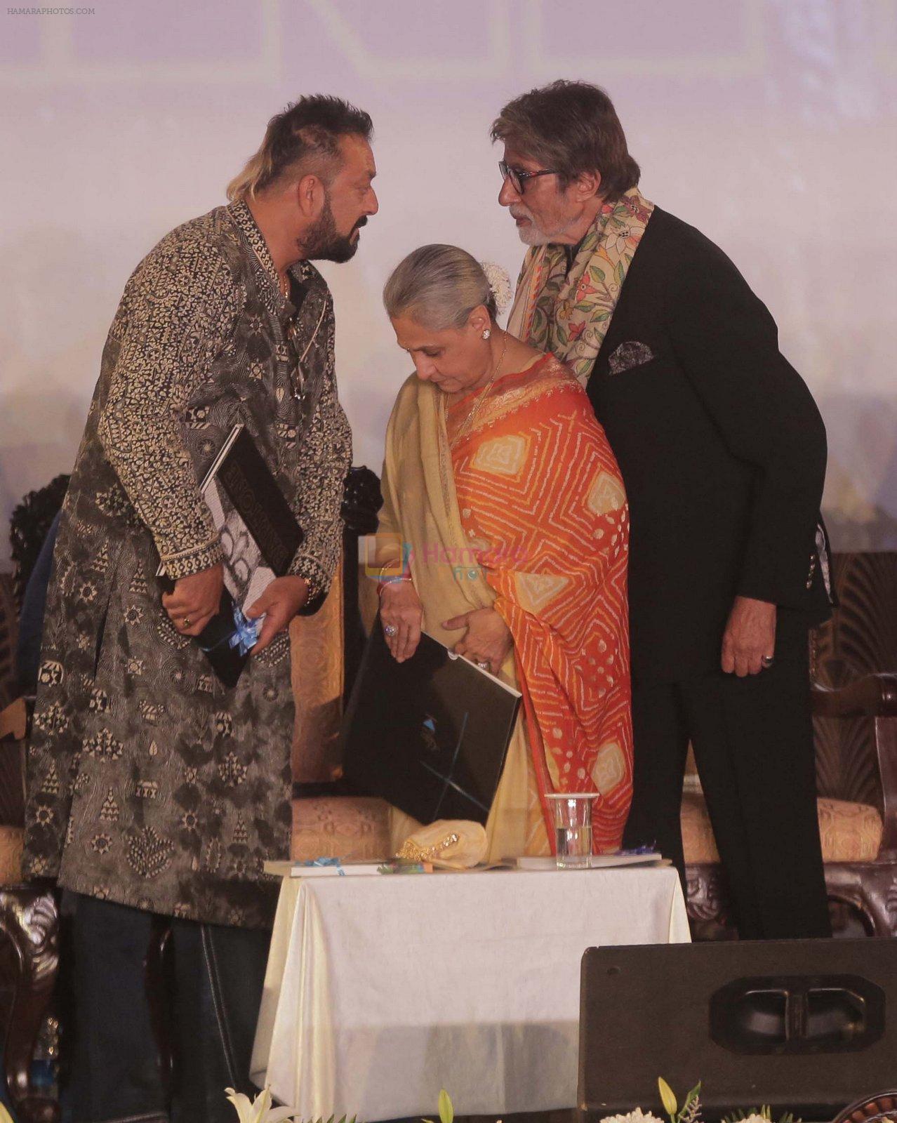 Amitabh Bachchan, Jaya Bachchan, Sanjay Dutt at Kolkata Film festival opening on 11th Nov 2016
