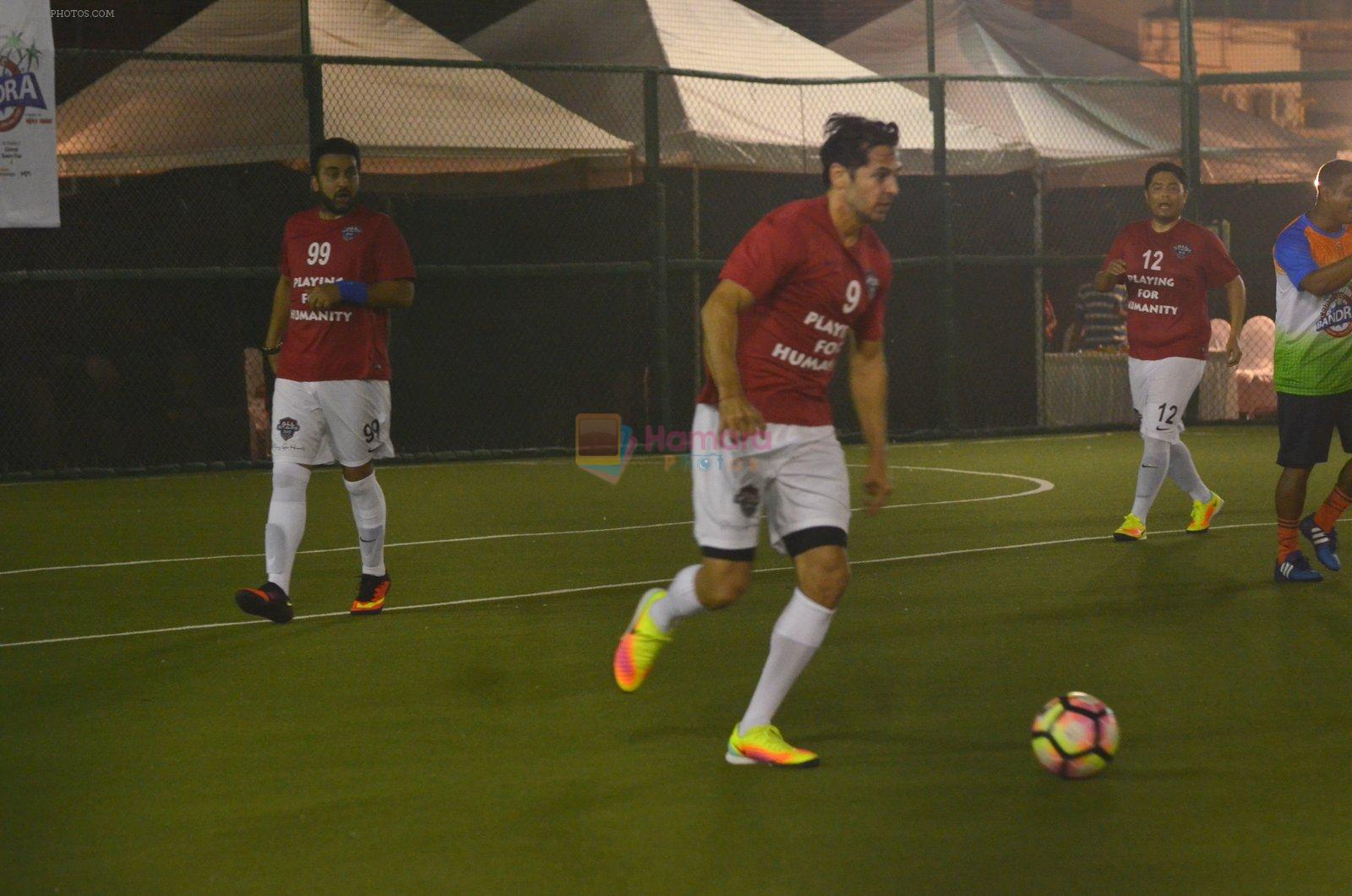Dino Morea at charity soccer match on 13th Nov 2016