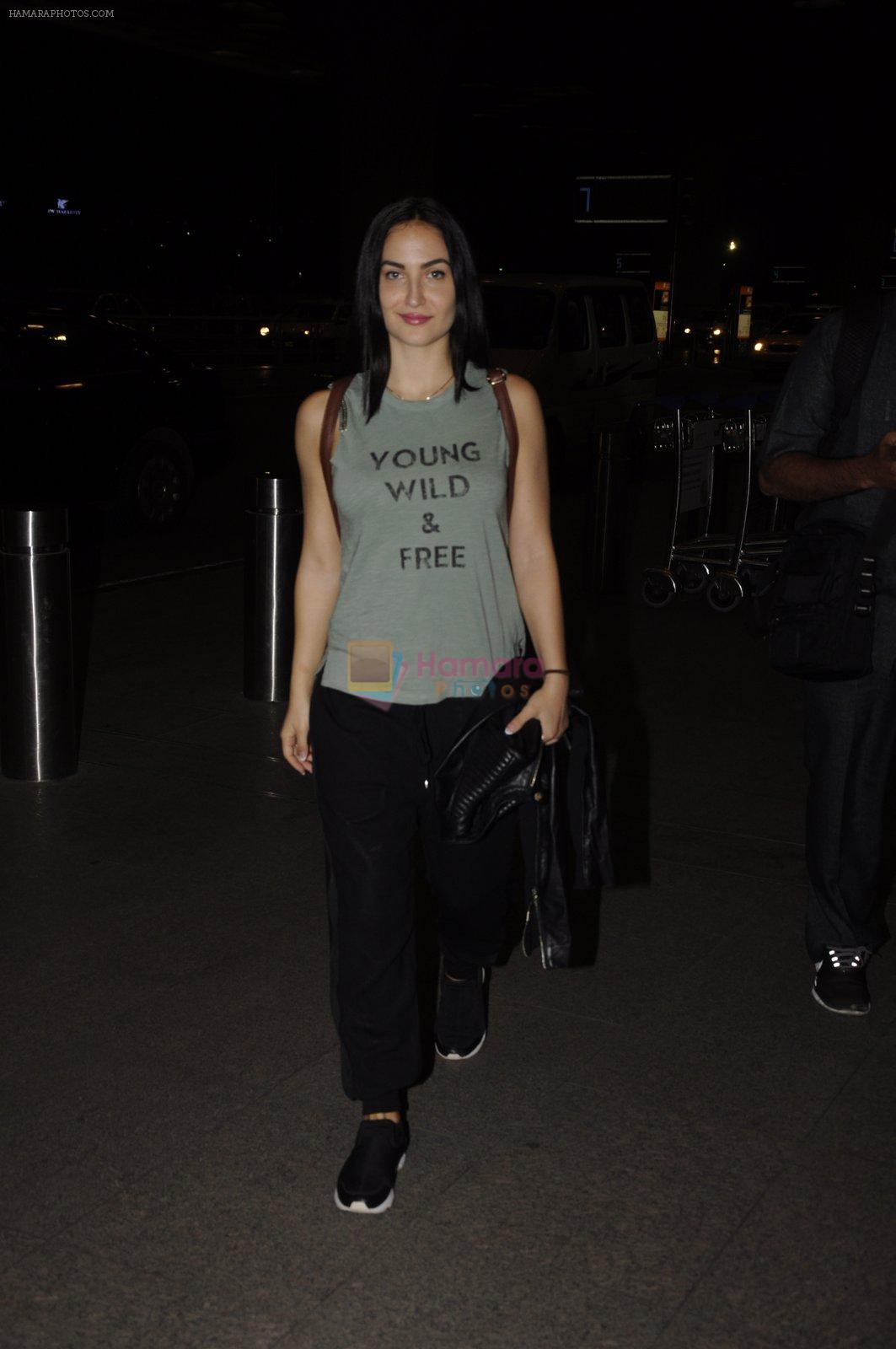 Elli Avram snapped at airport on 14th Nov 2016