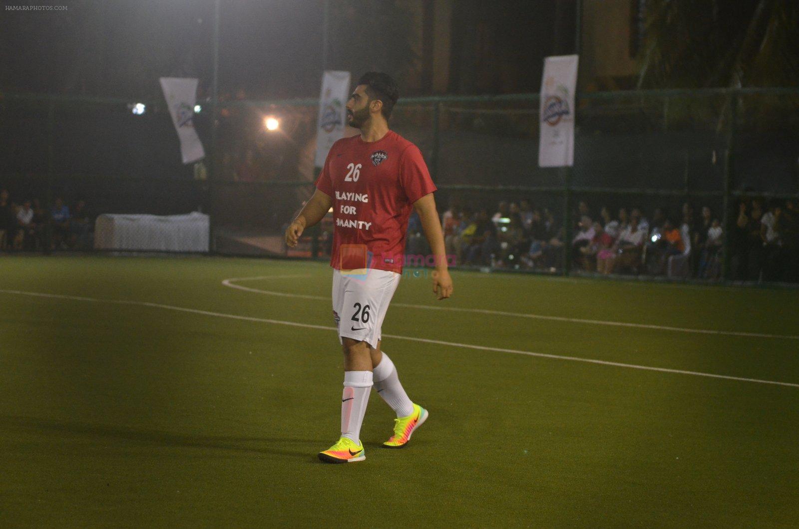Arjun Kapoor at charity soccer match on 13th Nov 2016