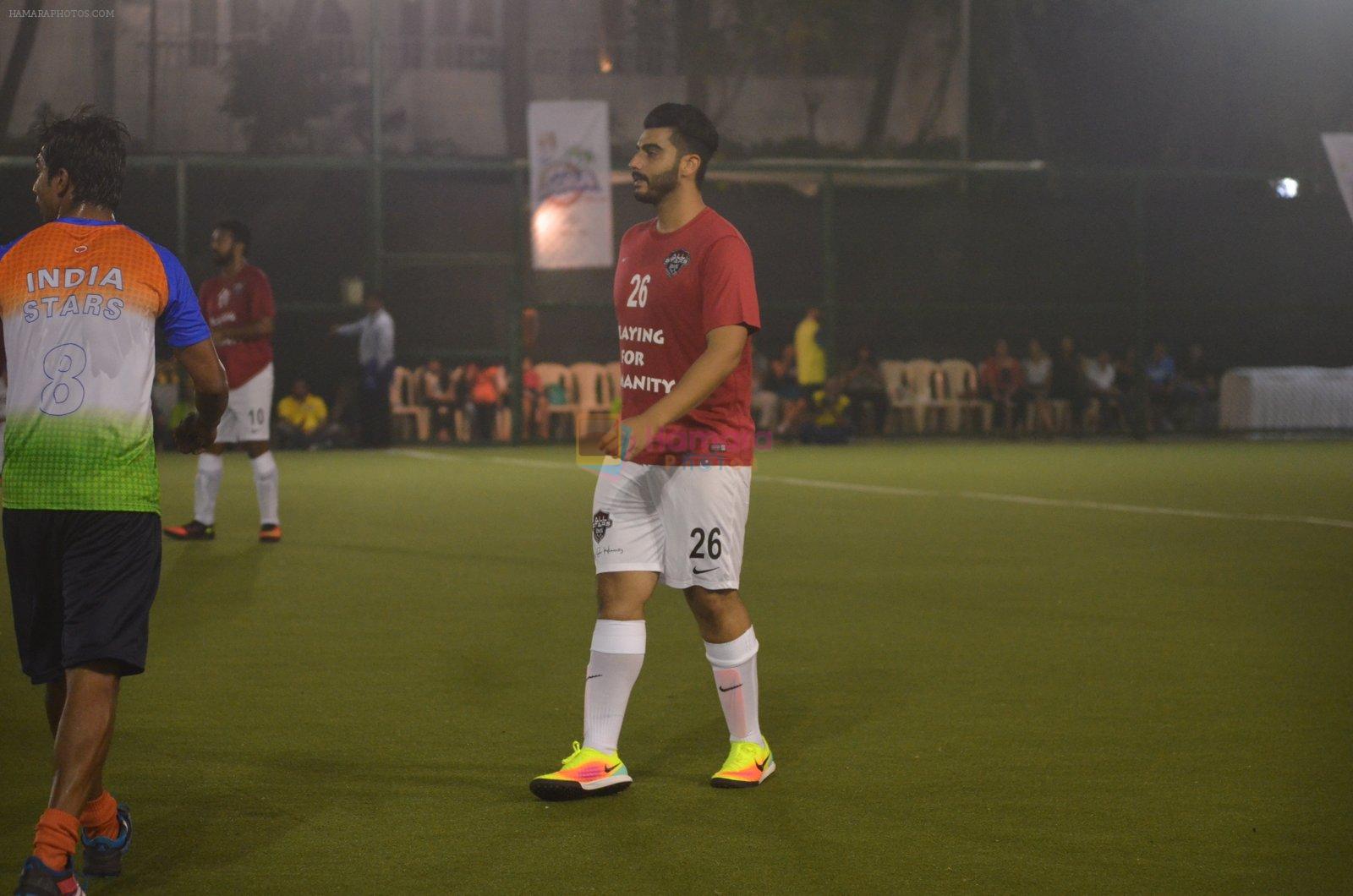 Arjun Kapoor at charity soccer match on 13th Nov 2016
