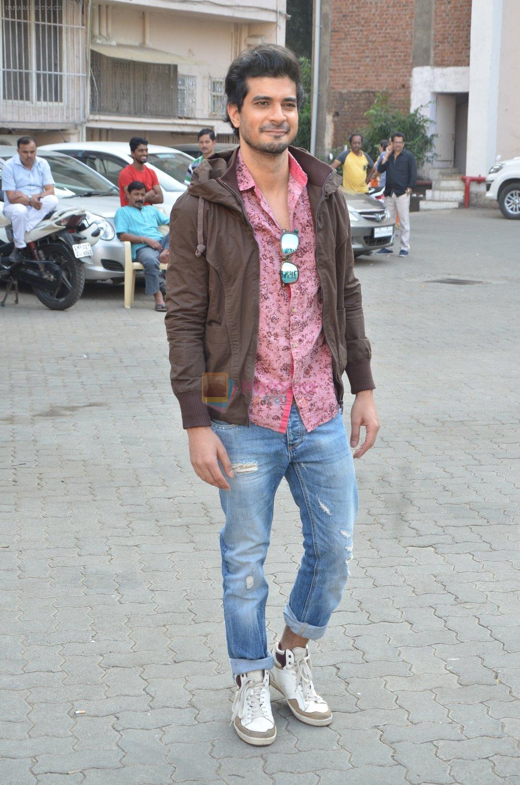 Tahir Bhasin at Force 2 photo shoot in Mumbai on 17th Nov 2016