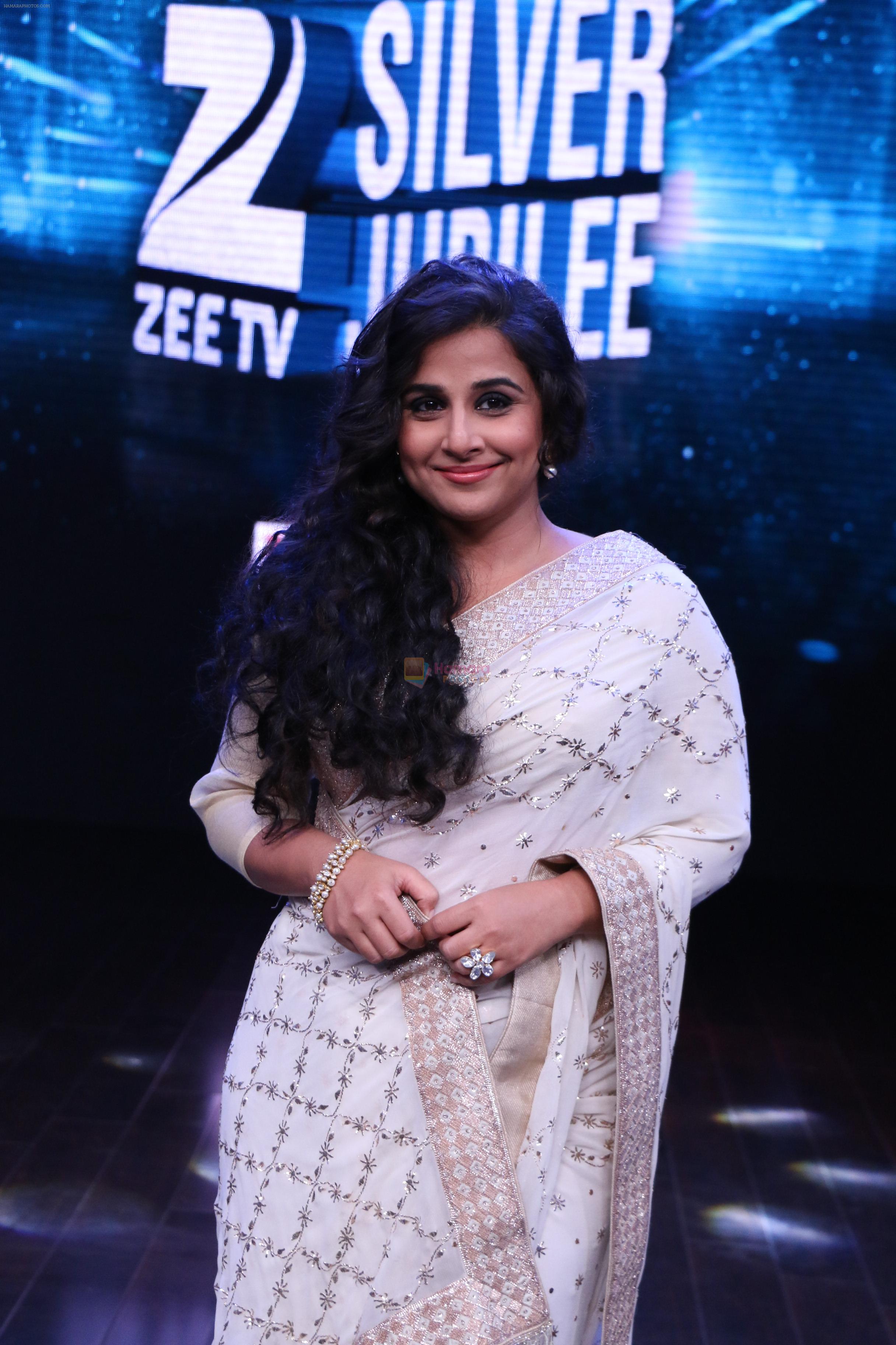 Vidya Balan at the Reunion of Hum Panch at the ZEE Zilver Jubilee Celebrations on 18th Nov 2016