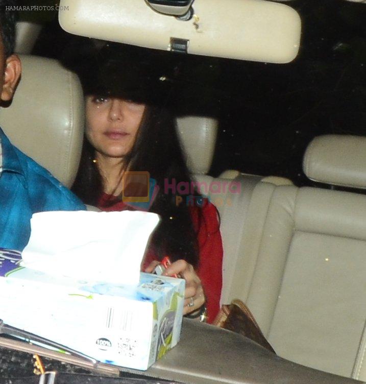 Preity Zinta snapped at Aamir's home on 21st Nov 2016
