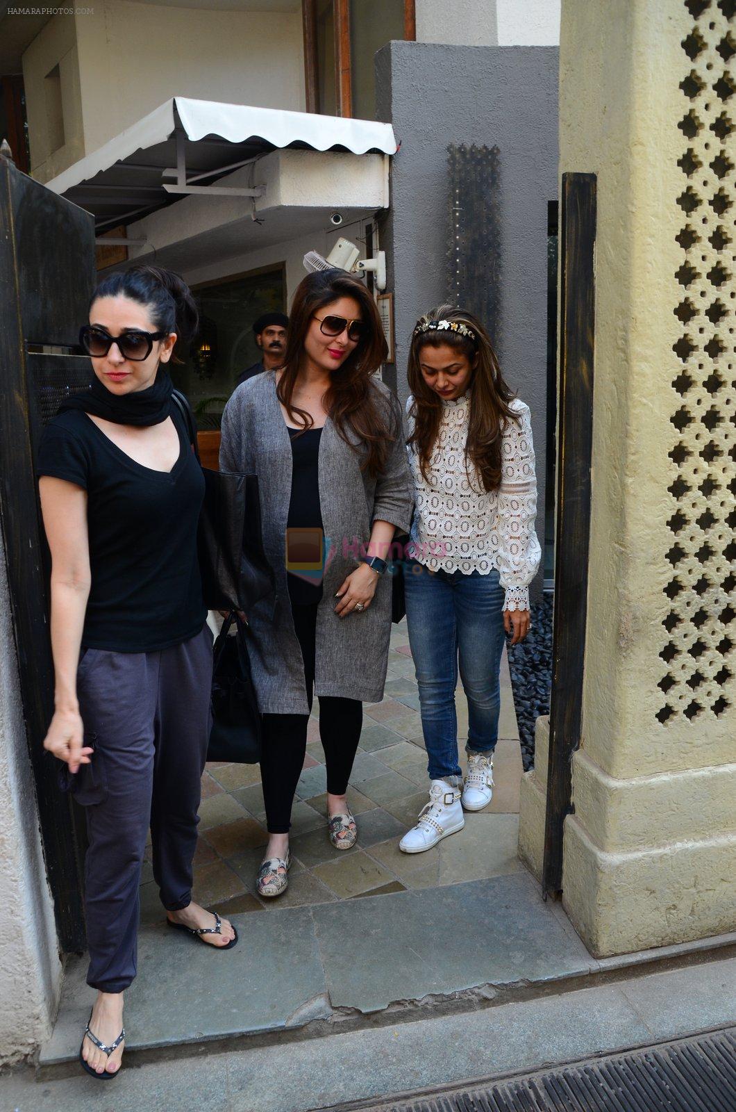 Kareena Kapoor, Karisma Kapoor and Amrita Arora snapped post lunch on 24th Nov 2016