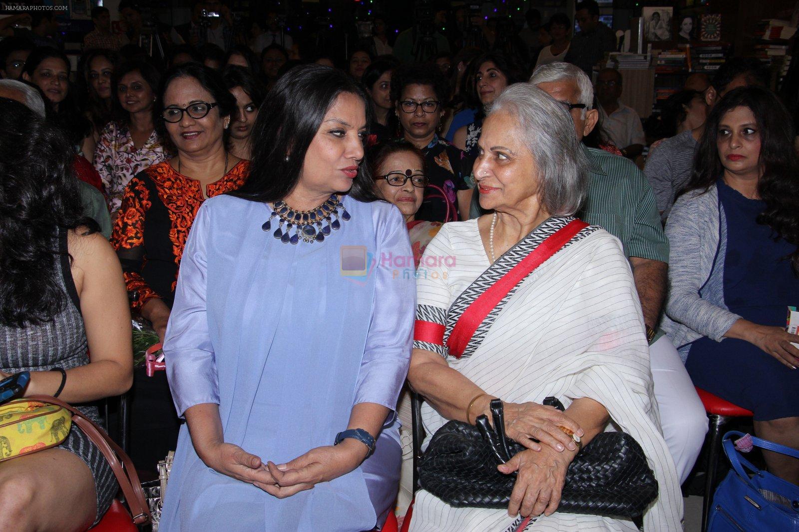 Shabana Azmi, Waheeda Rehman at the launch of Anjali Chabbria's book in Mumbai on 24th Nov 2016