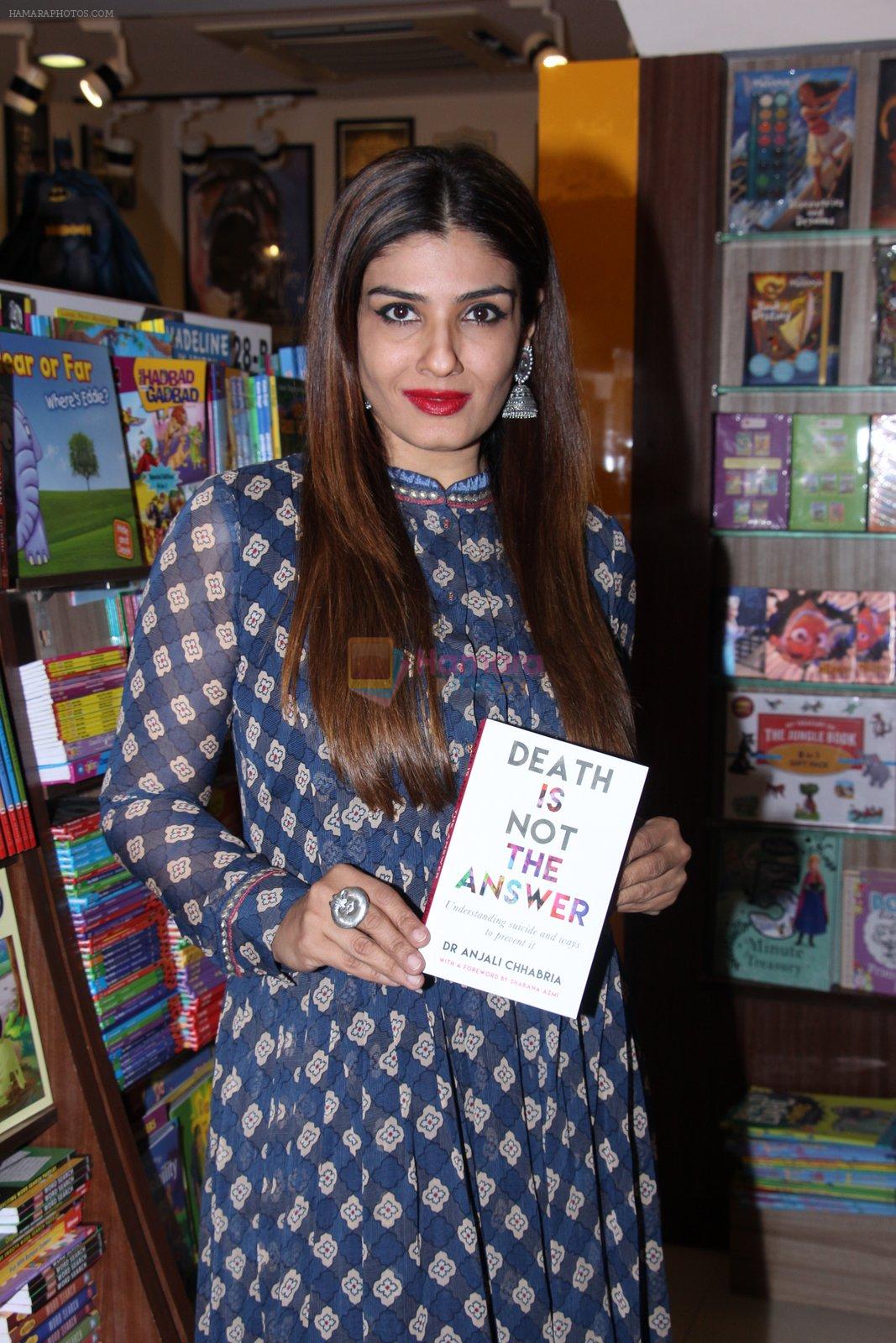 Raveena Tandon launches Anjali Chabbria's book in Mumbai on 24th Nov 2016