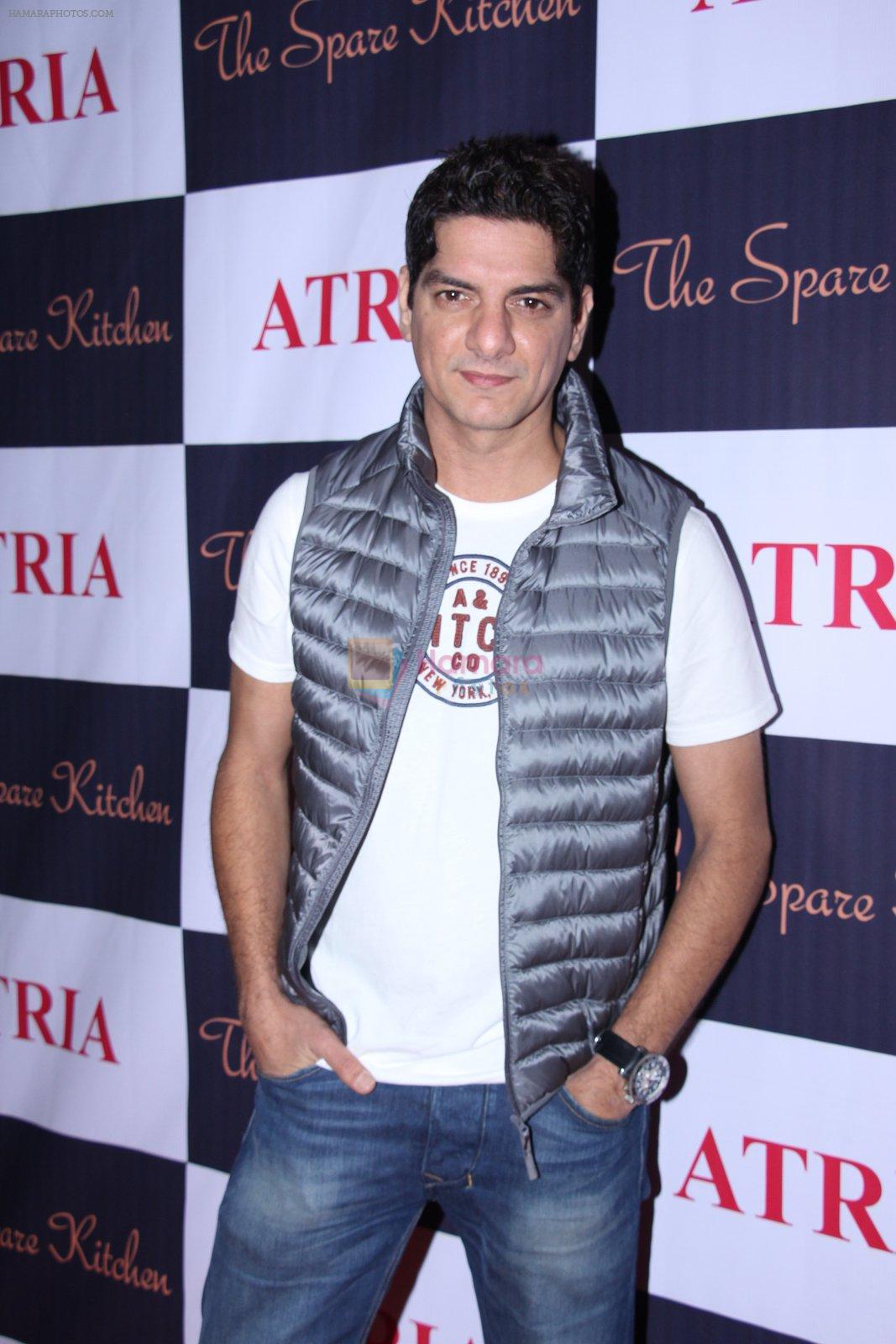 DJ Aqeel at Ritika and Kunal Vardhan's Spare Kitchen launch in Atria Mall on 25th nov 2016