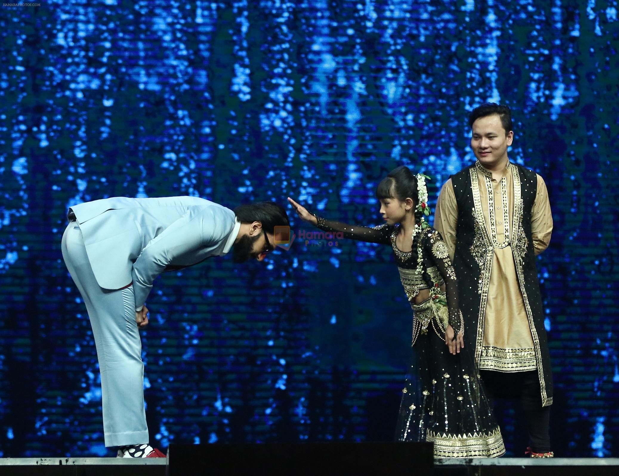 Ranveer Singh on the sets of Super Dancer on 27th Nov 2016