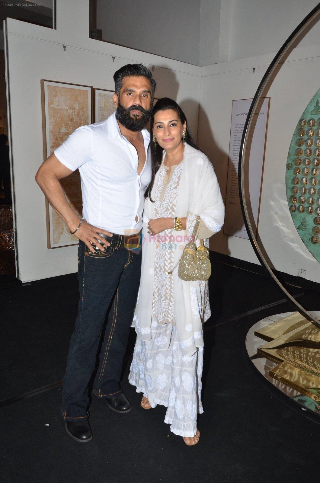 mana and suneil shetty at Satish Gupta's art exhibition by Gallery Art N Soul on 29th Nov 2016