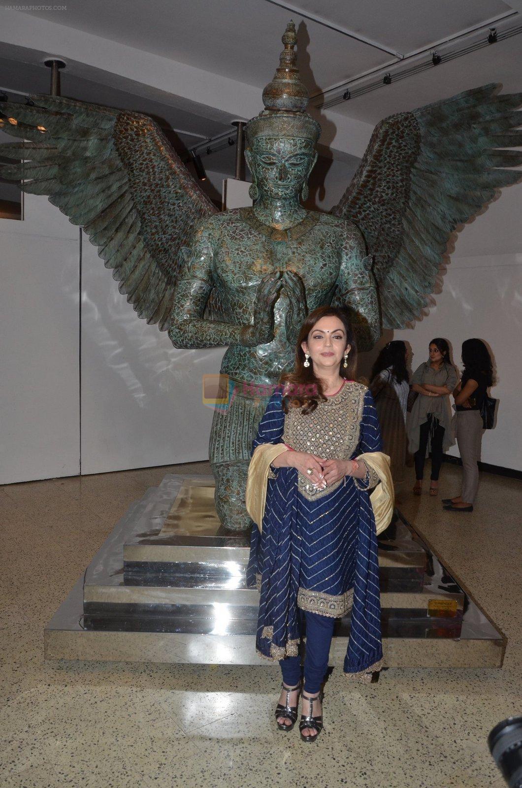 Nita Ambani at Satish Gupta's art exhibition by Gallery Art N Soul on 29th Nov 2016