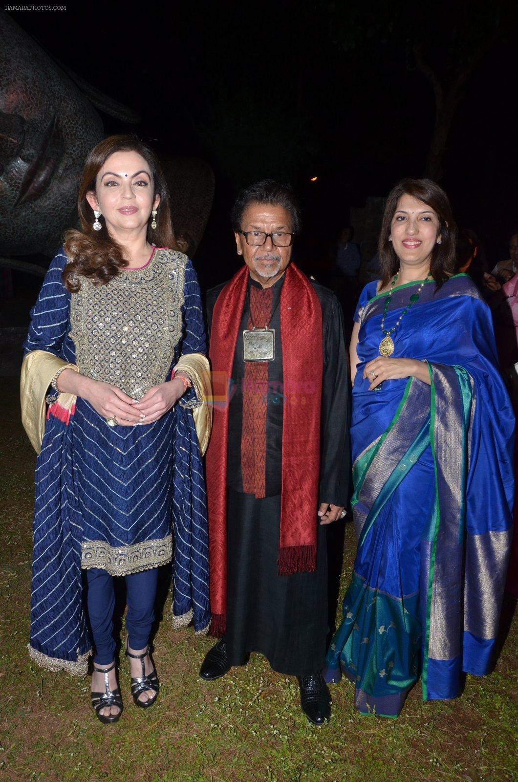 nita amabani, satish gupta and taran khubchandani at Satish Gupta's art exhibition by Gallery Art N Soul on 29th Nov 2016