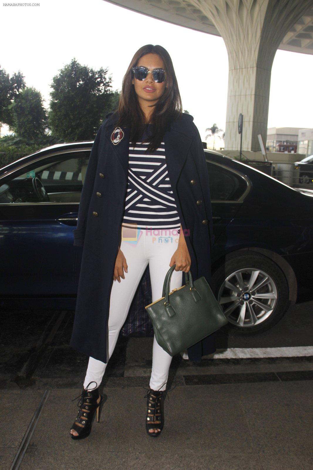 Esha Gupta snapped at airport on 30th Nov 2016