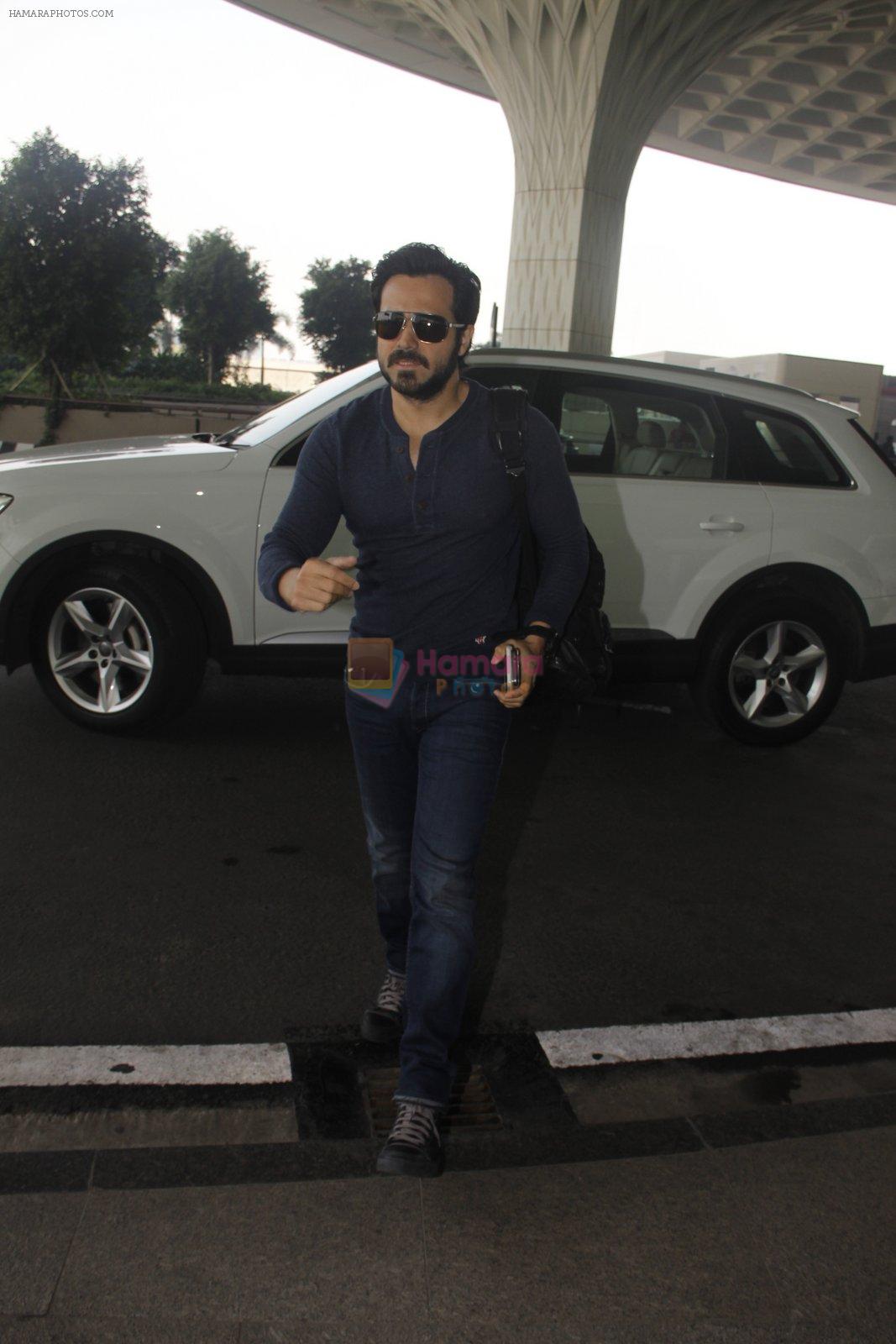 Emraan Hashmi snapped at airport on 30th Nov 2016
