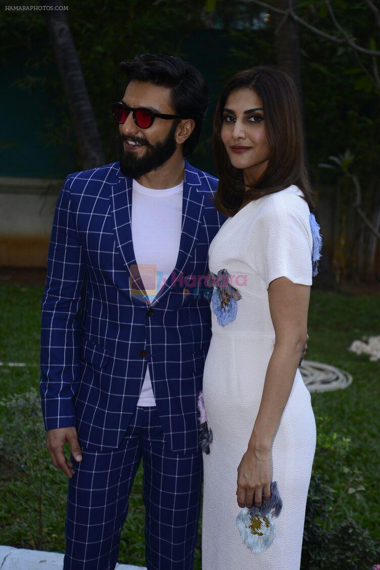 Vaani Kapoor, Ranveer Singh promote Befikre on 1st Dec 2016