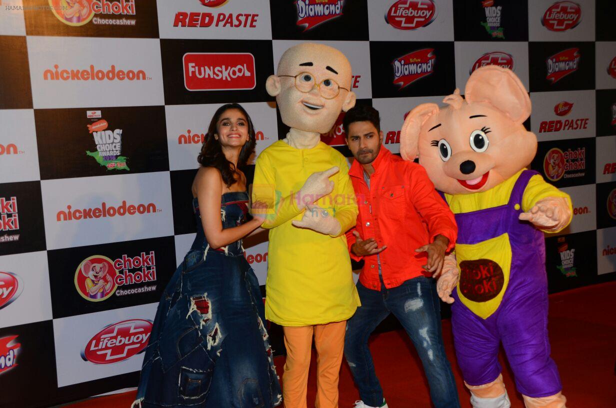 Alia Bhatt, Varun Dhawan at Nickelodeon's Kids Choice Awards on 5th Dec 2016