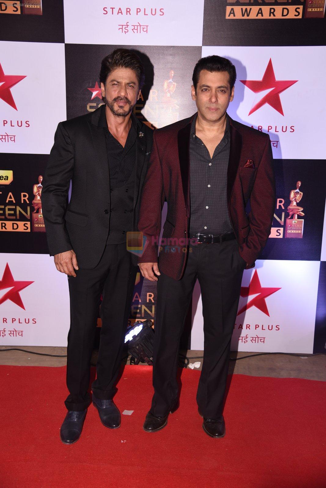Salman Khan, Shahrukh Khan at 22nd Star Screen Awards 2016 on 4th Dec 2016