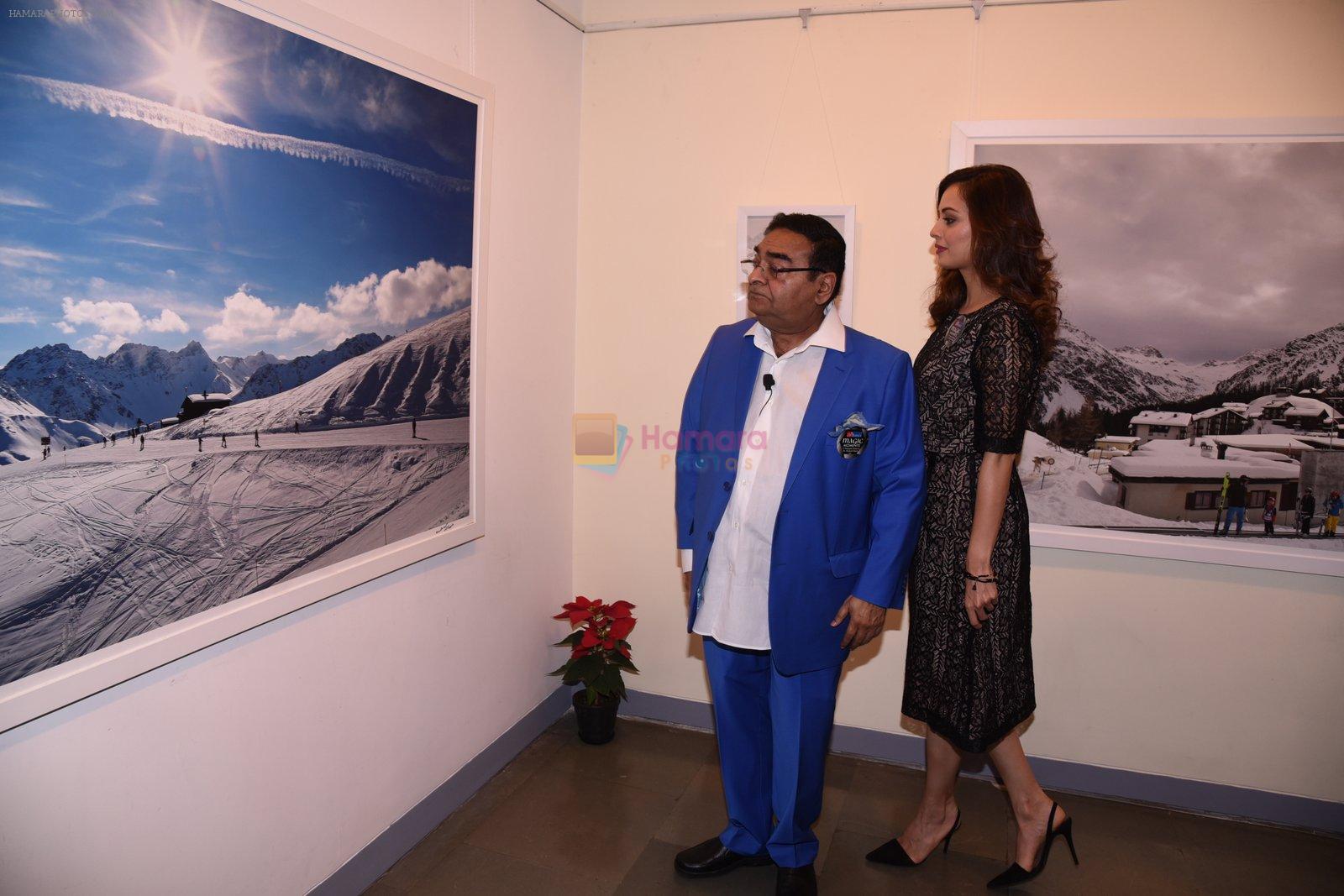 Dia Mirza at Dr Mukesh Batra photo exhibition and calendar launch on 6th Dec 2016