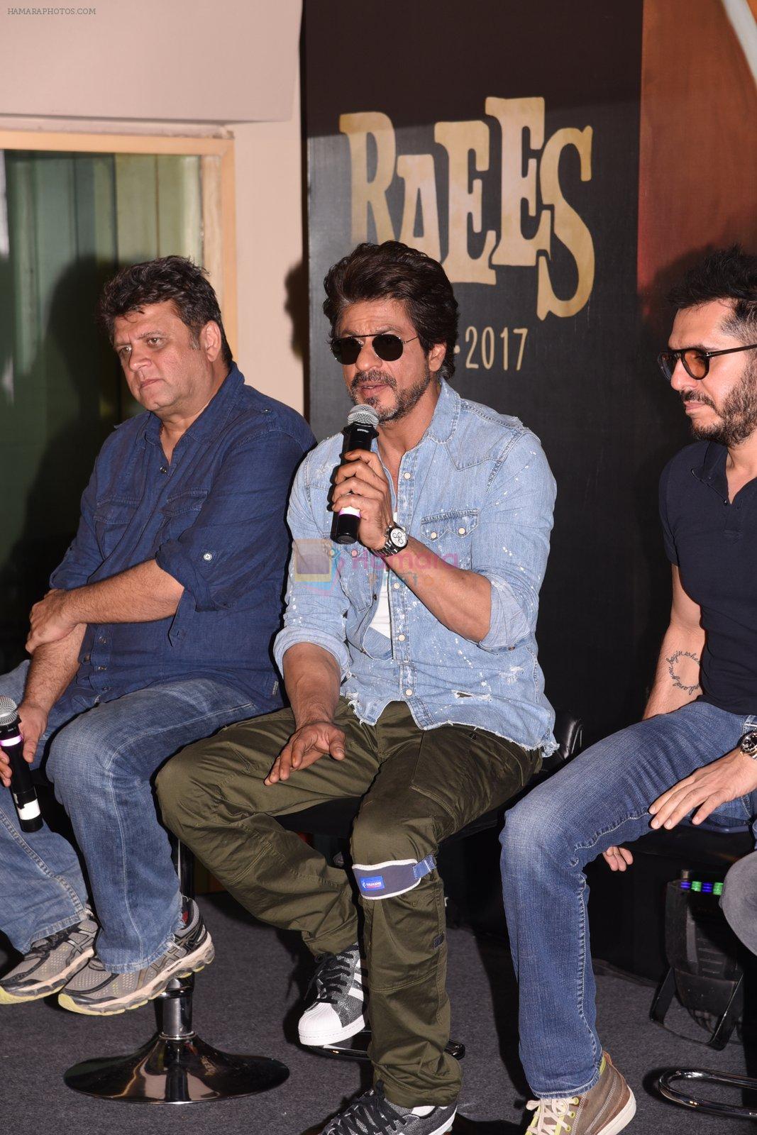 Shahrukh Khan, Nawazuddin Siddiqui, Ritesh Sidhwani at Raes trailer launch on 7th Dec 2016