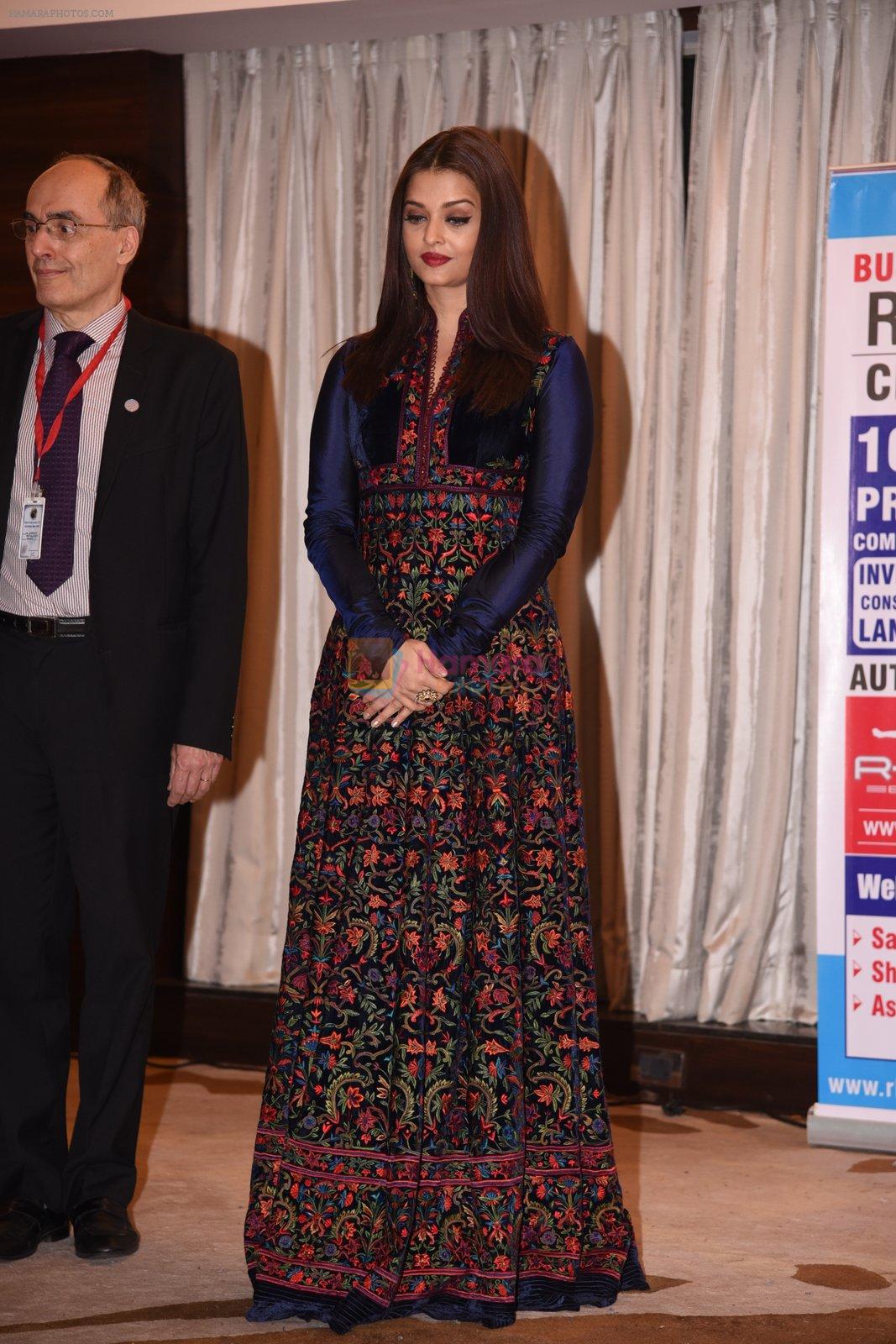Aishwarya Rai Bachchan for her dance teacher's event on 7th Dec 2016